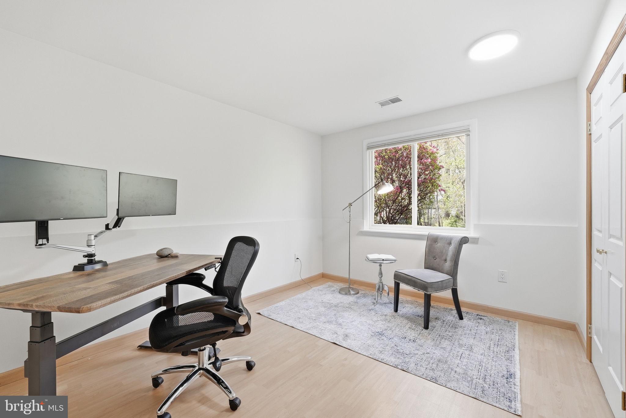 LEE PINES - Residential