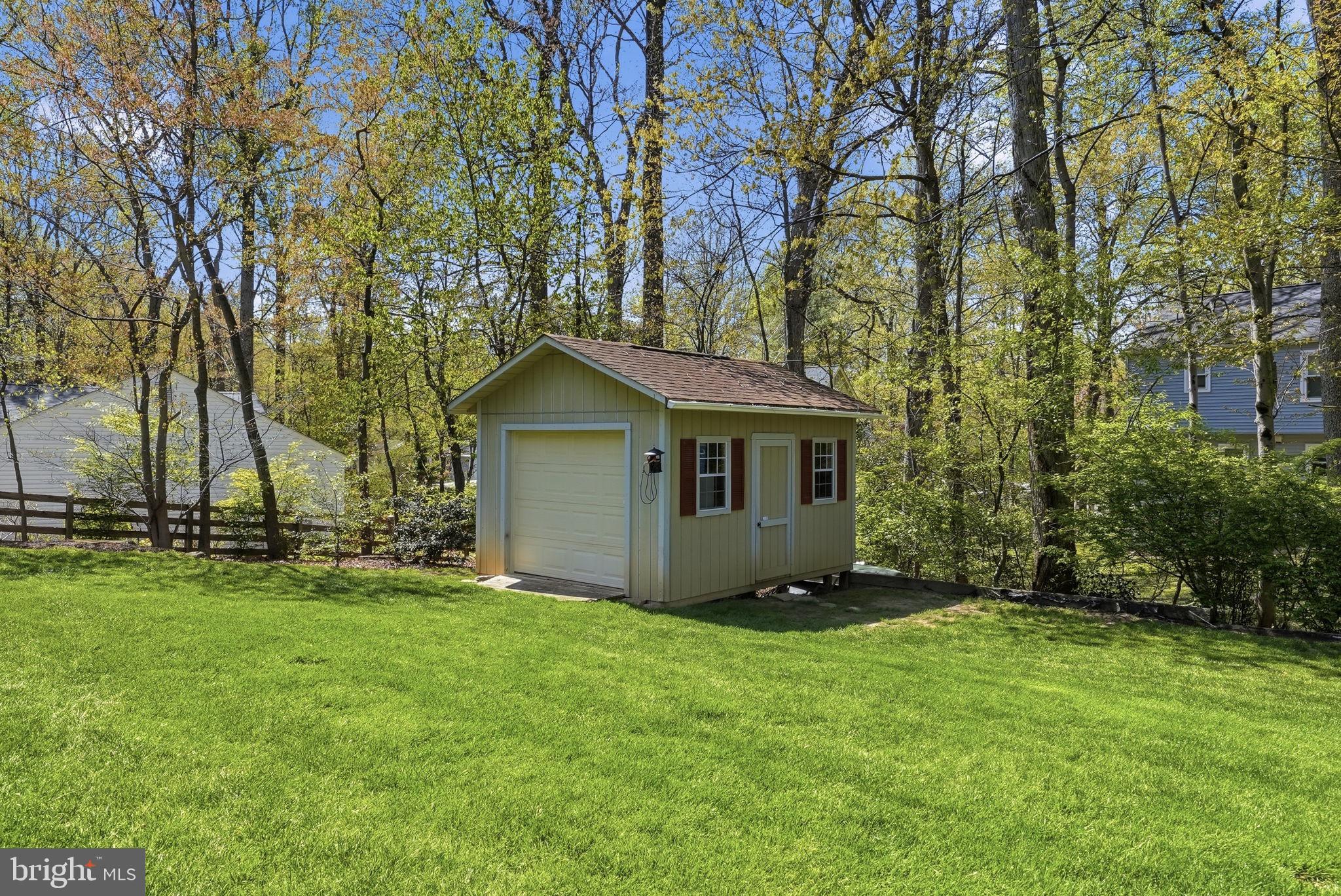 LEE PINES - Residential