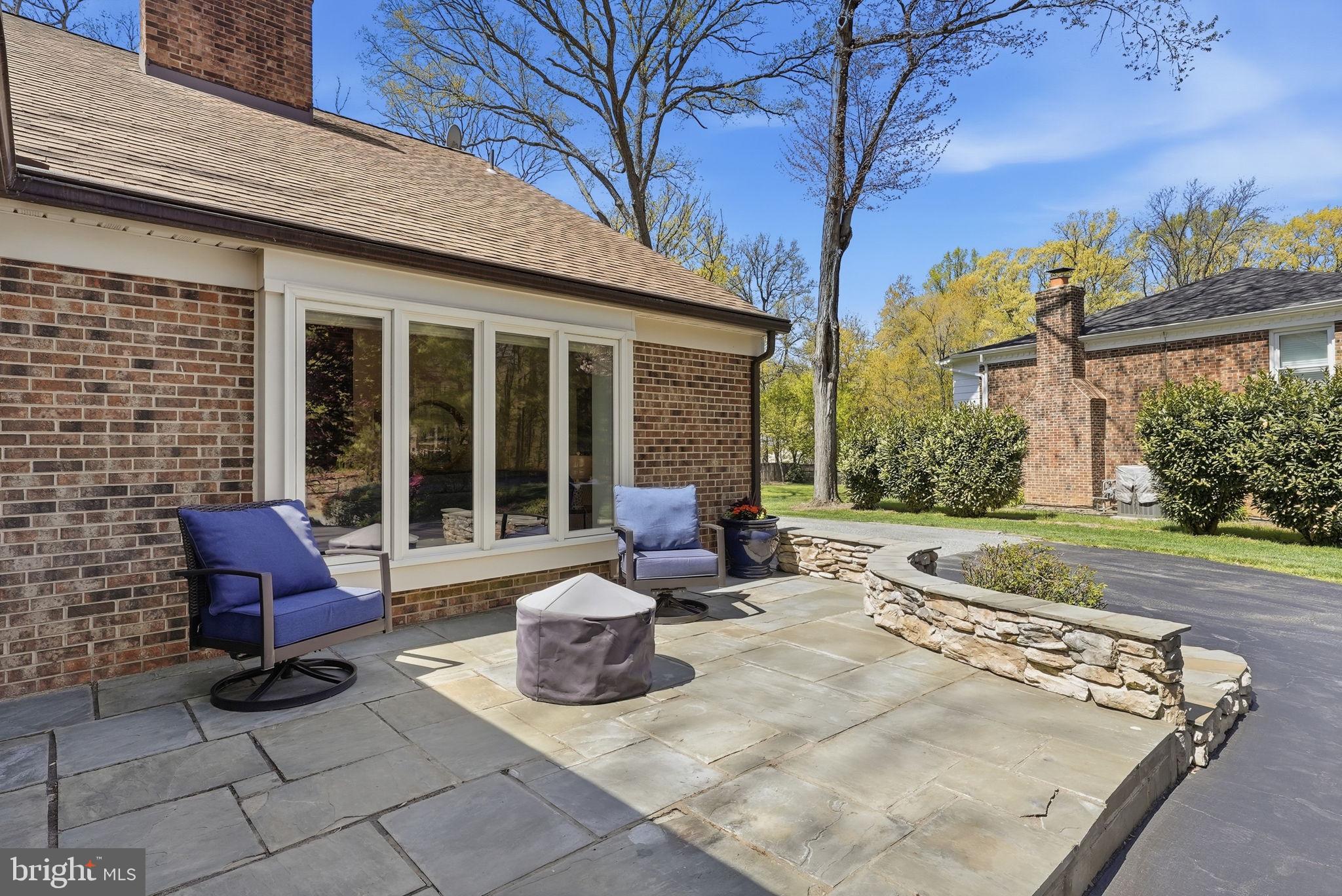 LEE PINES - Residential