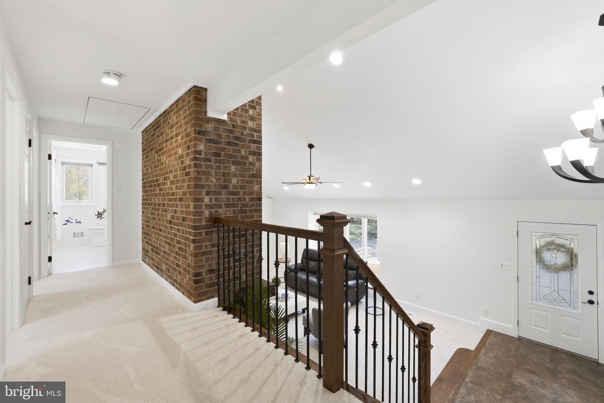 LEE PINES - Residential