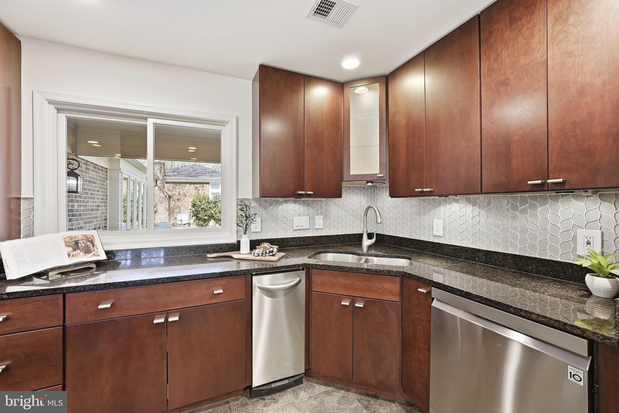 LEE PINES - Residential