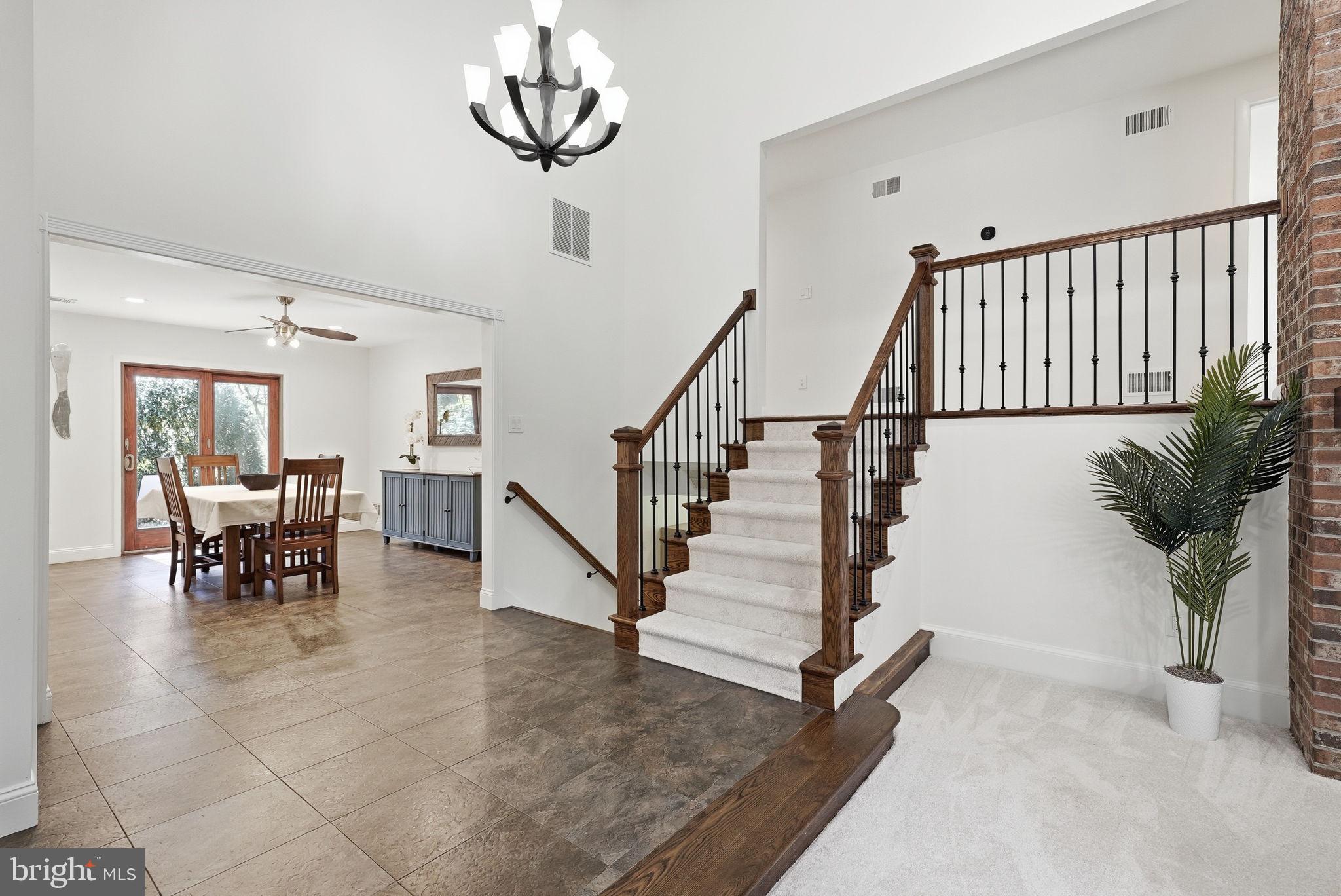 LEE PINES - Residential