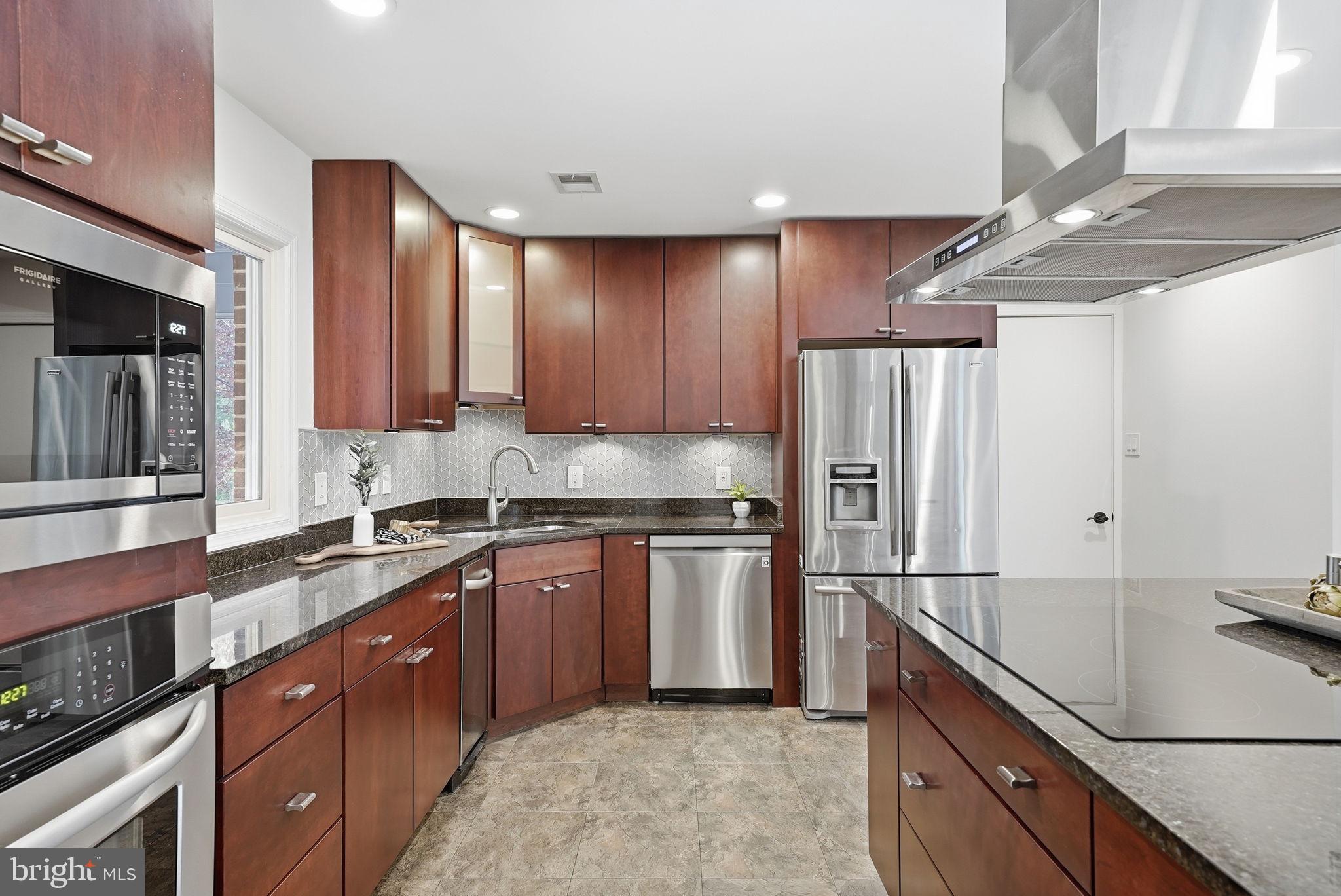 LEE PINES - Residential