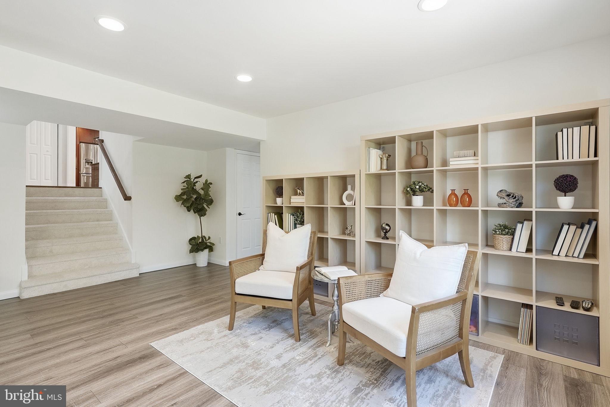 LEE PINES - Residential