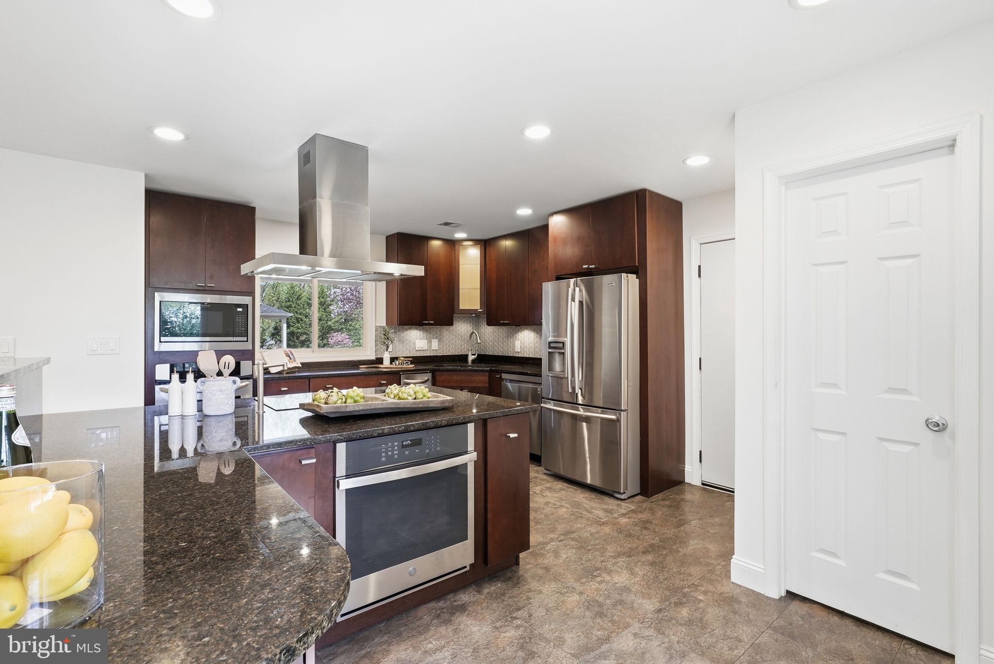 LEE PINES - Residential