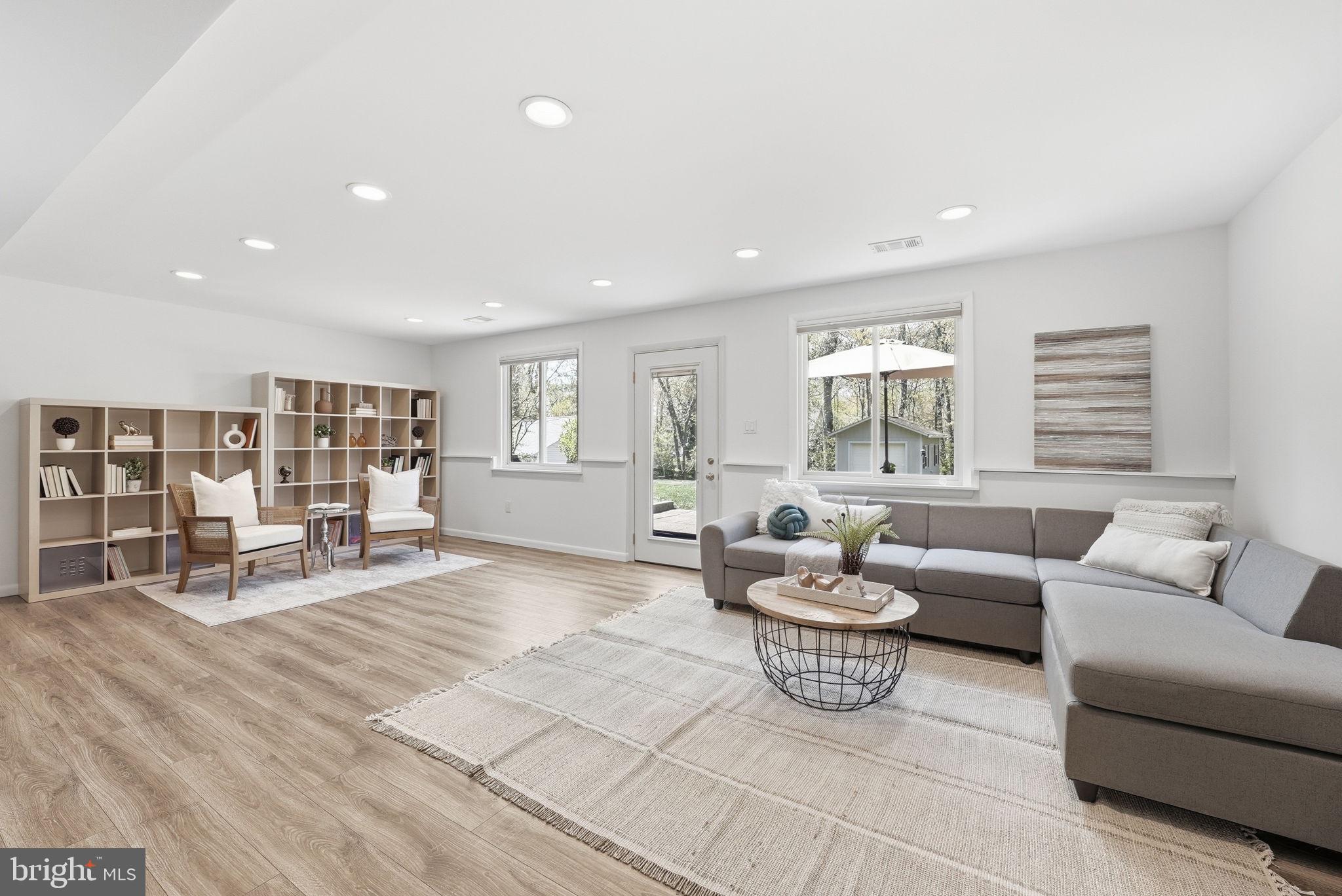 LEE PINES - Residential