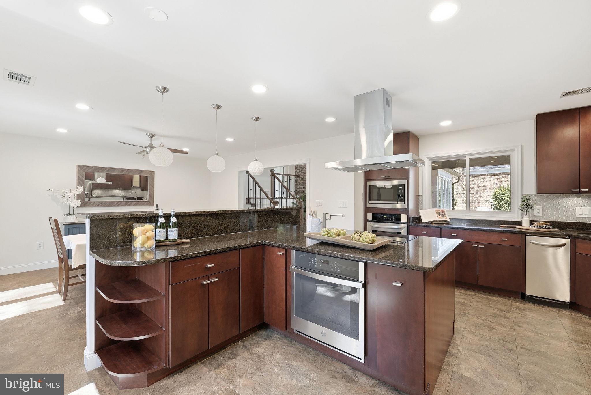 LEE PINES - Residential