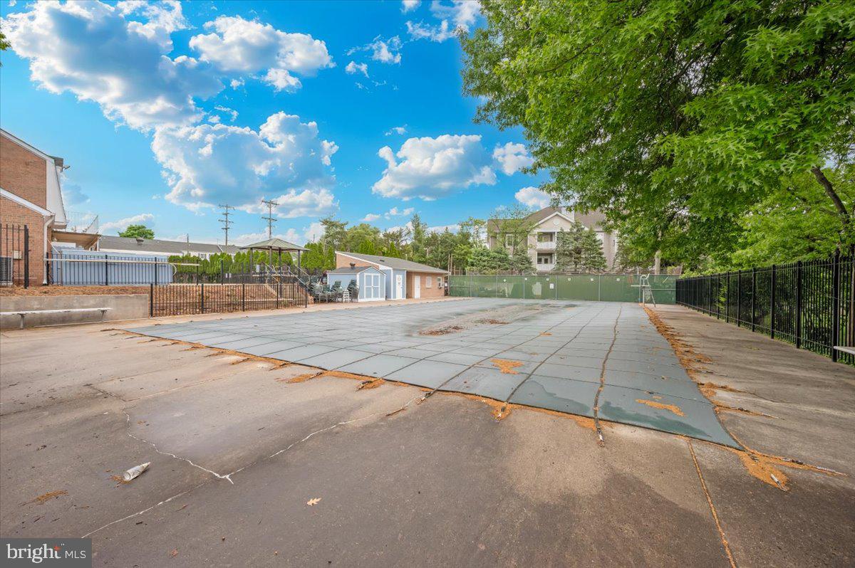 THE MEADOWS - Residential