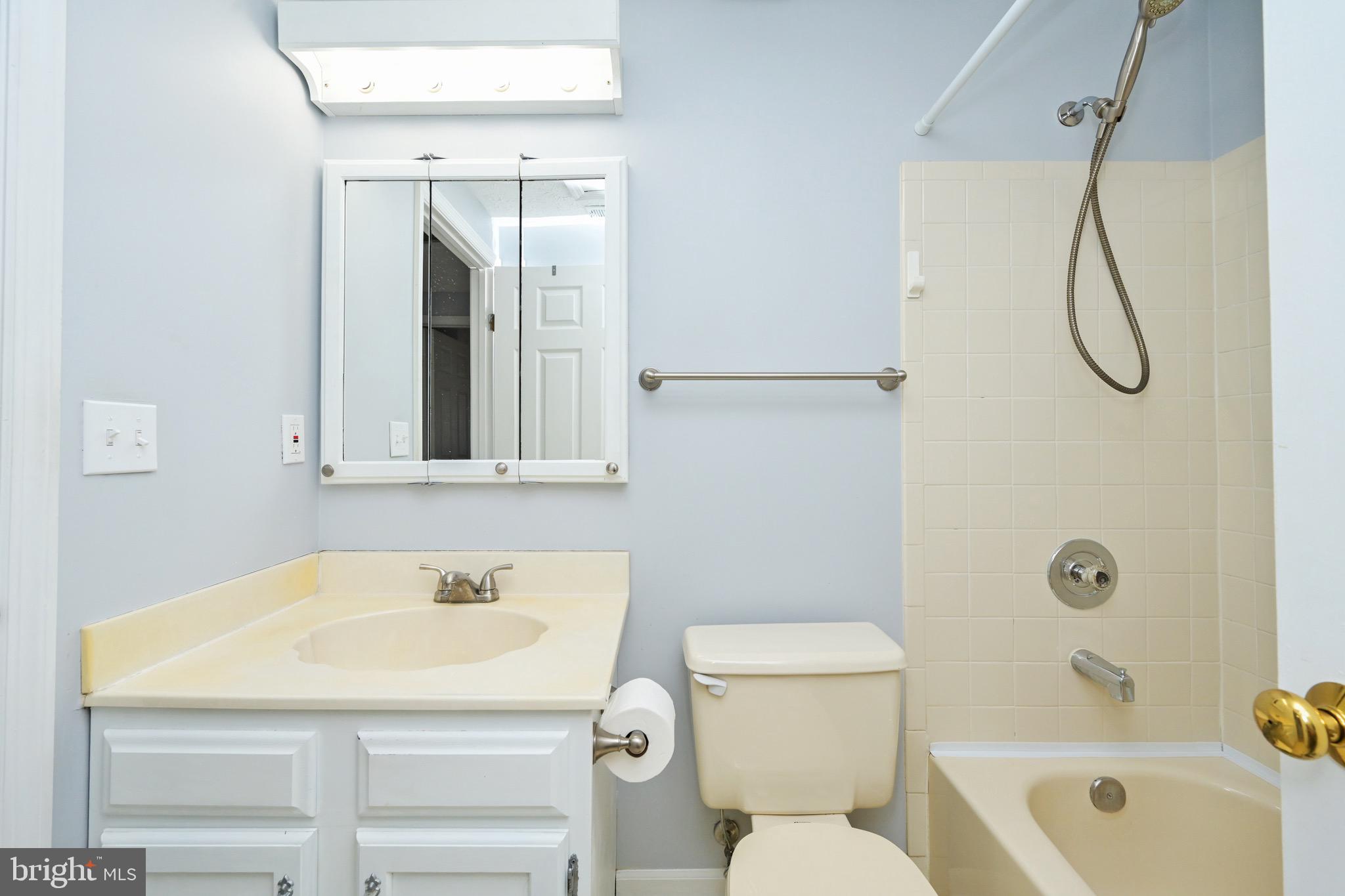 THORNHILL - Residential