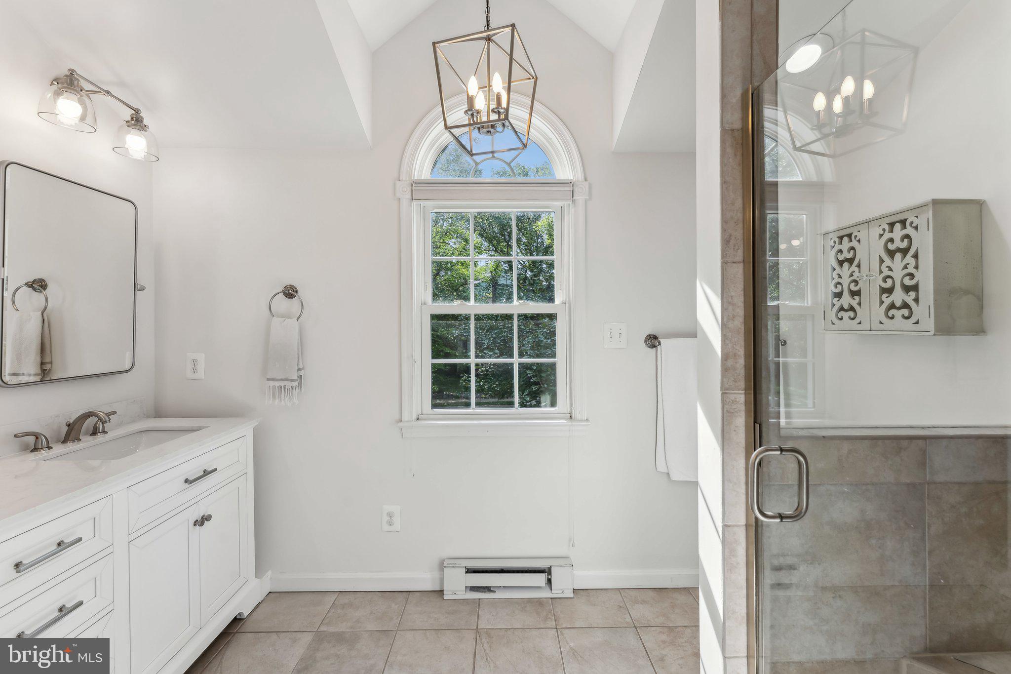 MADISON MANOR - Residential