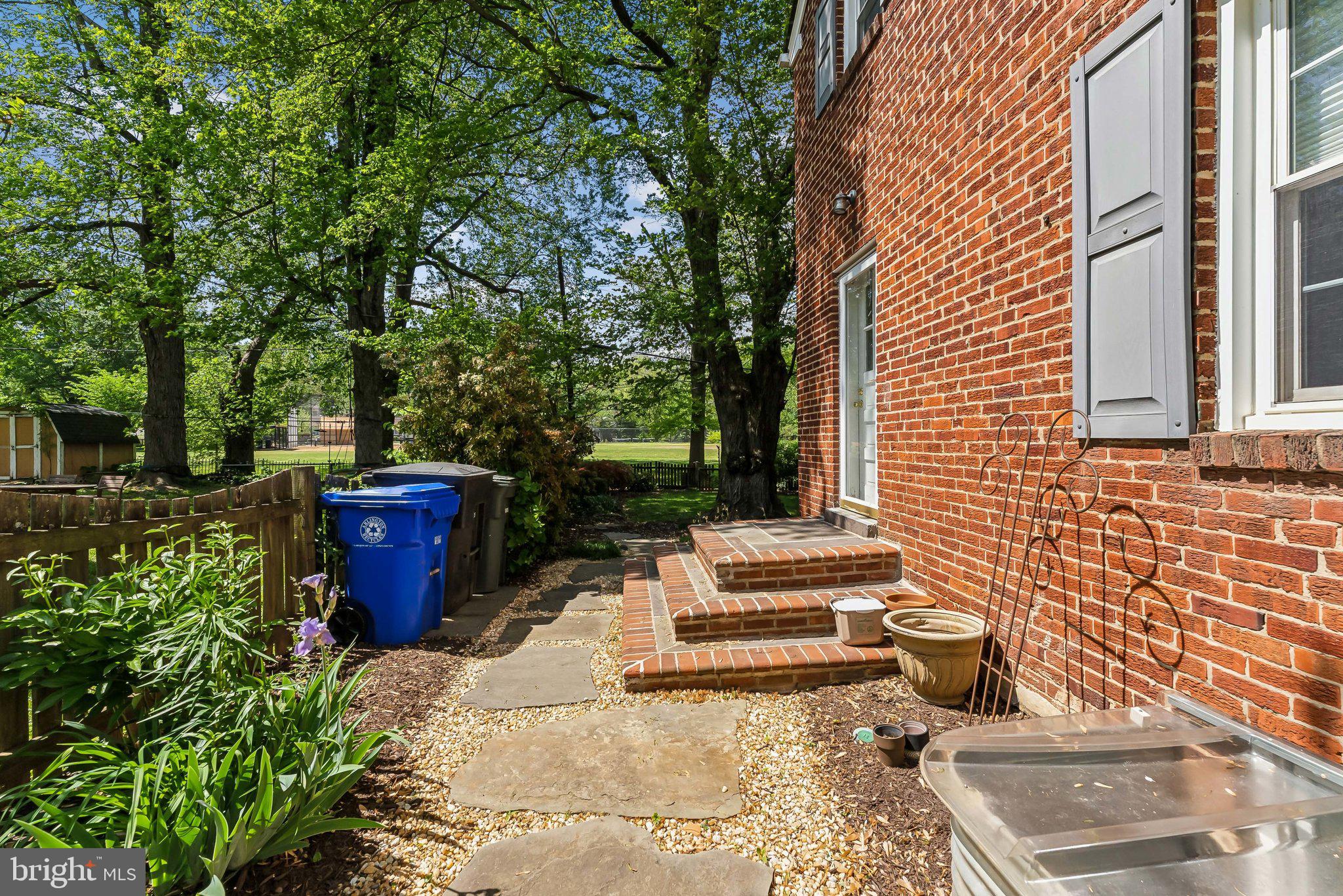 MADISON MANOR - Residential