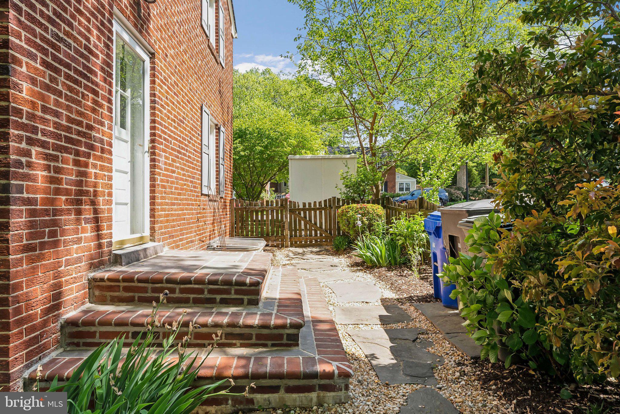 MADISON MANOR - Residential