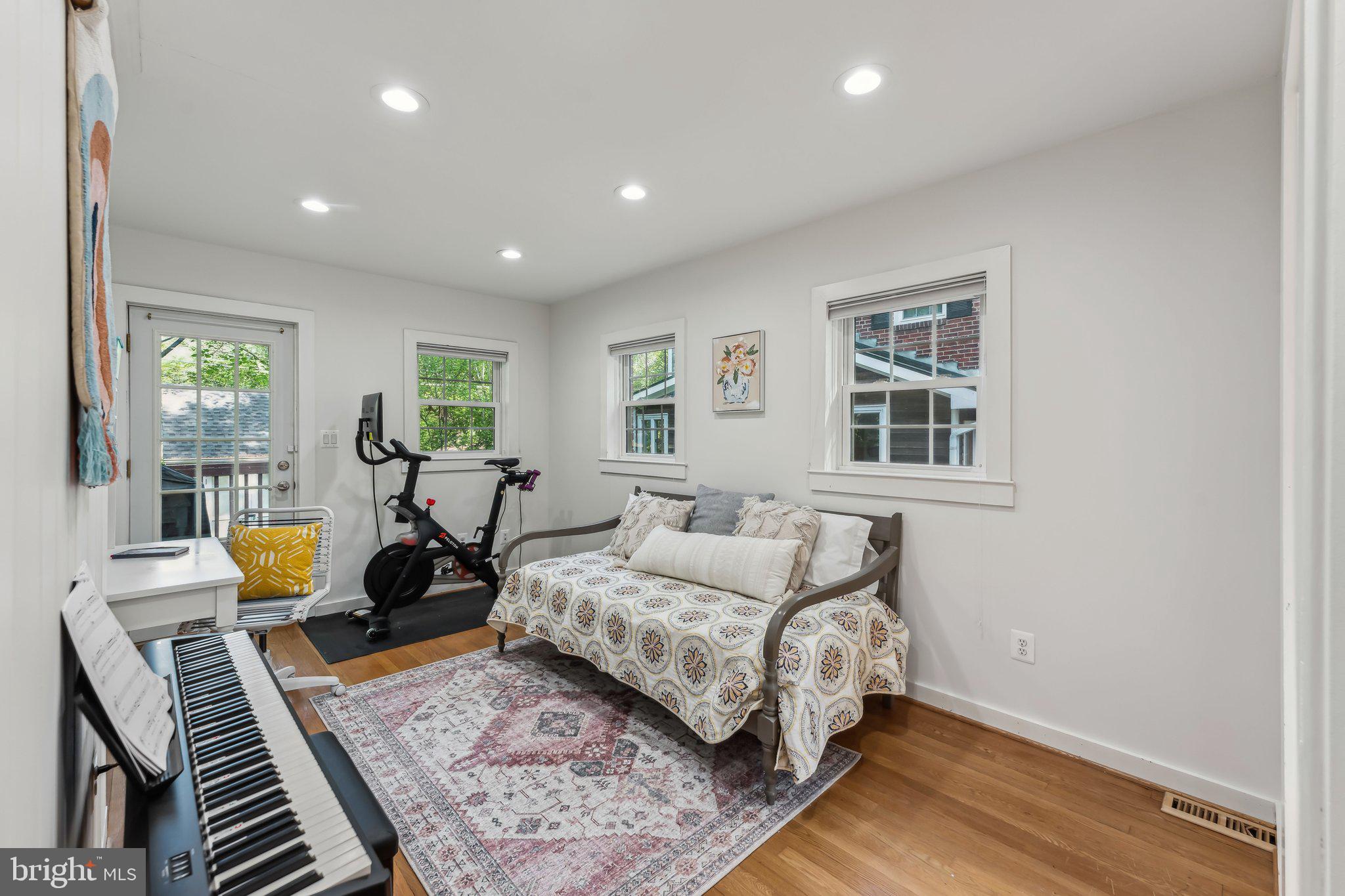 MADISON MANOR - Residential