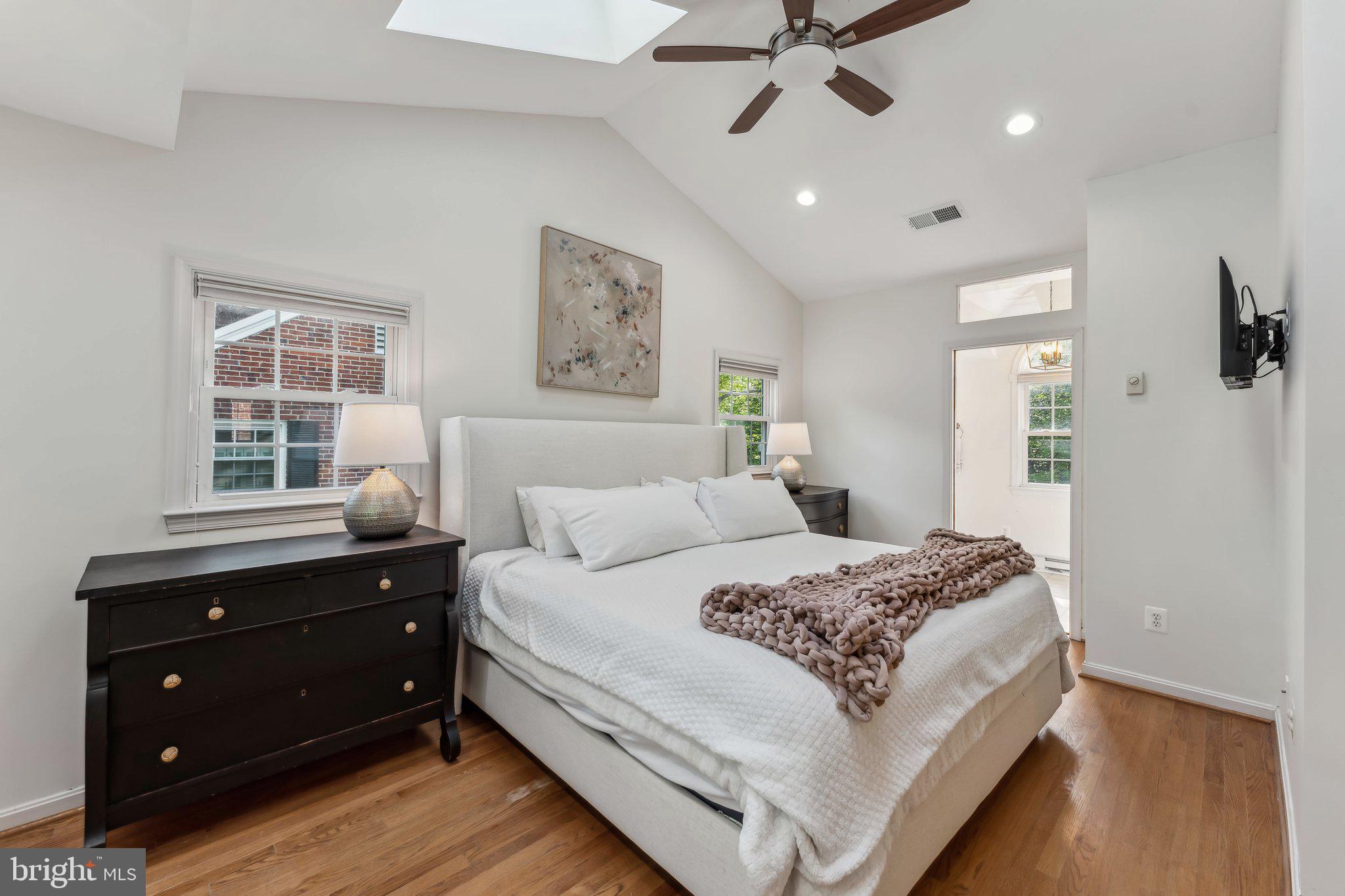 MADISON MANOR - Residential