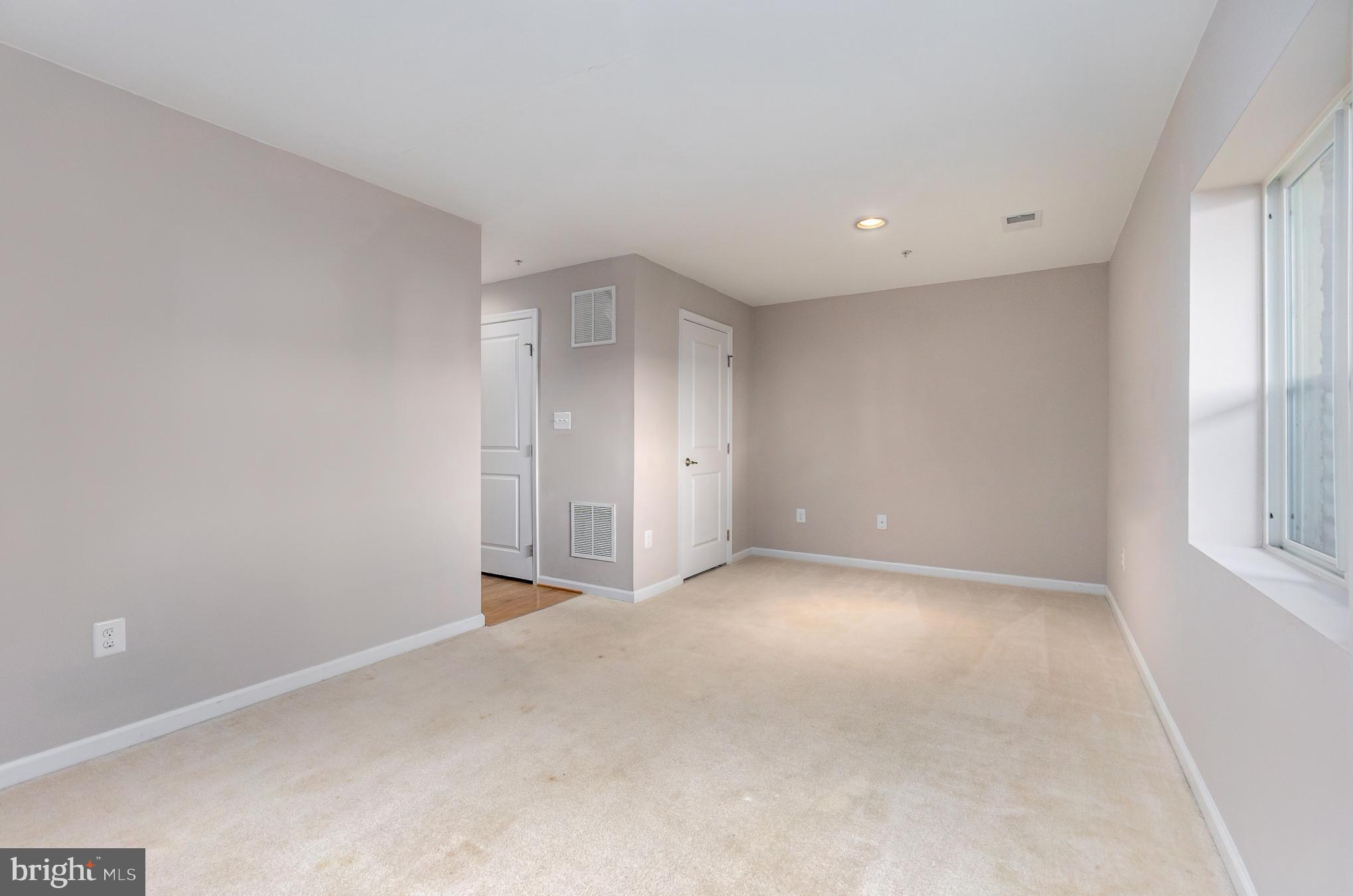 HOWARD SQUARE - Residential