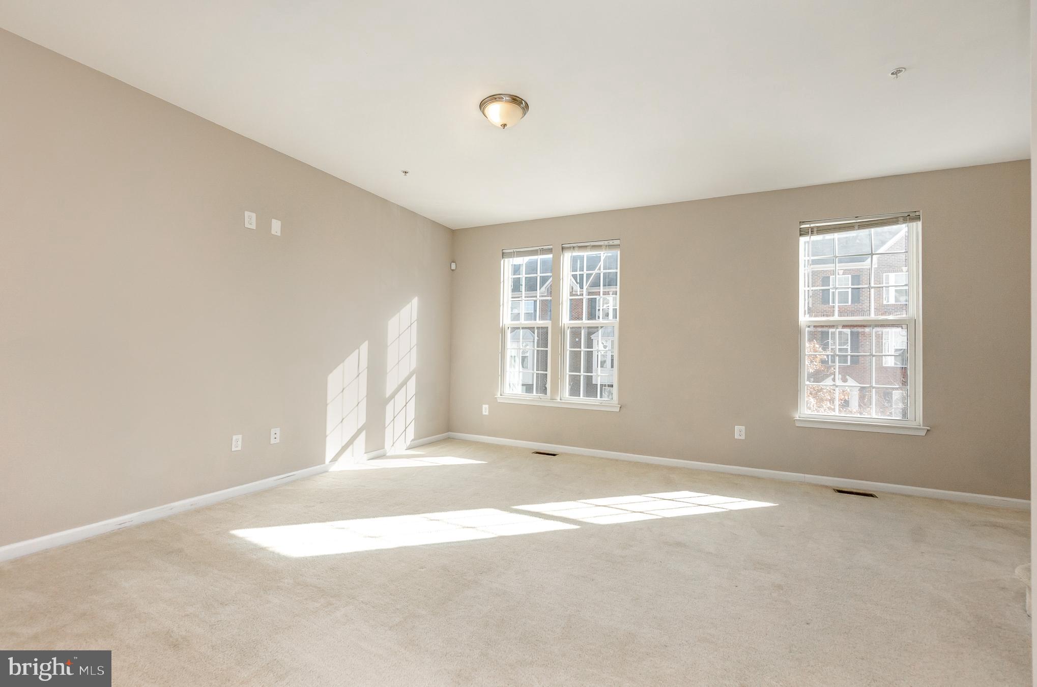 HOWARD SQUARE - Residential