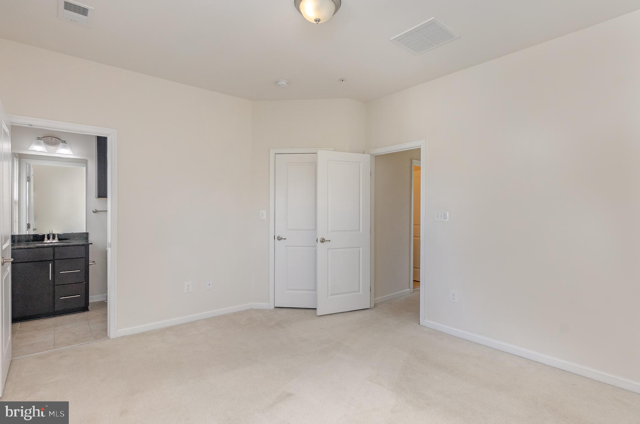 HOWARD SQUARE - Residential