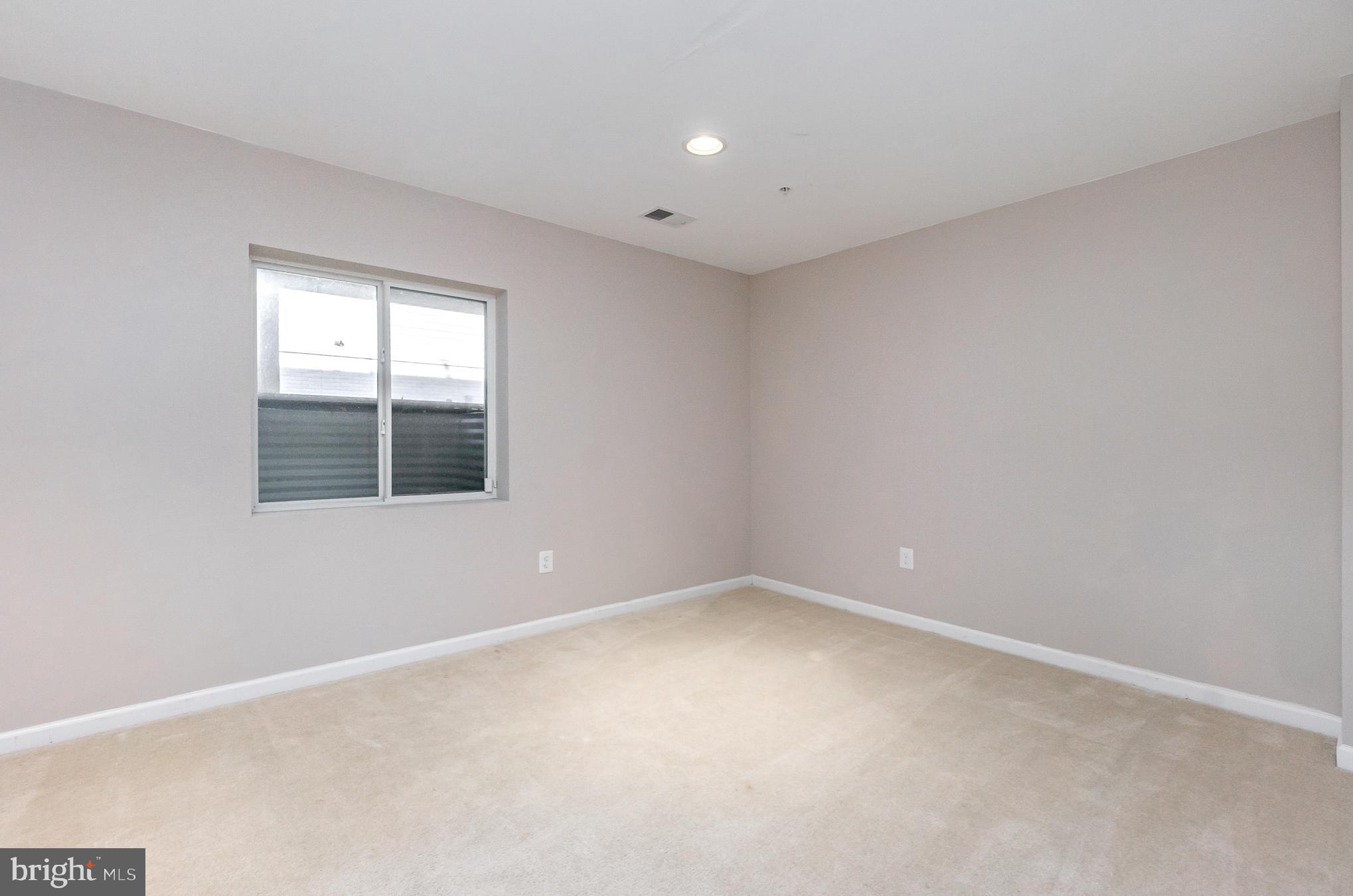 HOWARD SQUARE - Residential