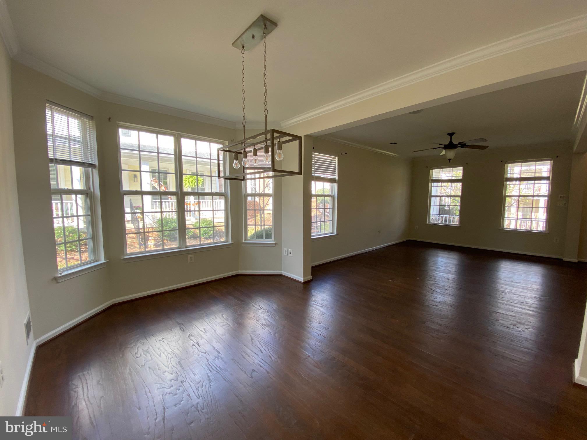 13822 CUSTIS SQUARE