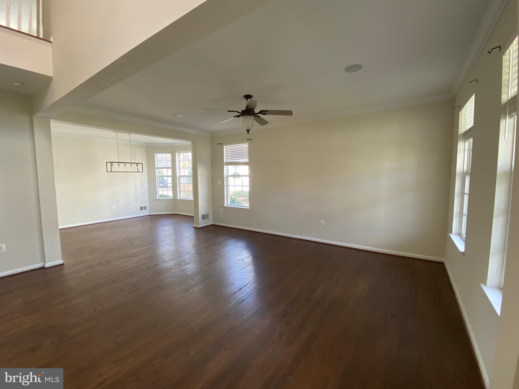 13822 CUSTIS SQUARE