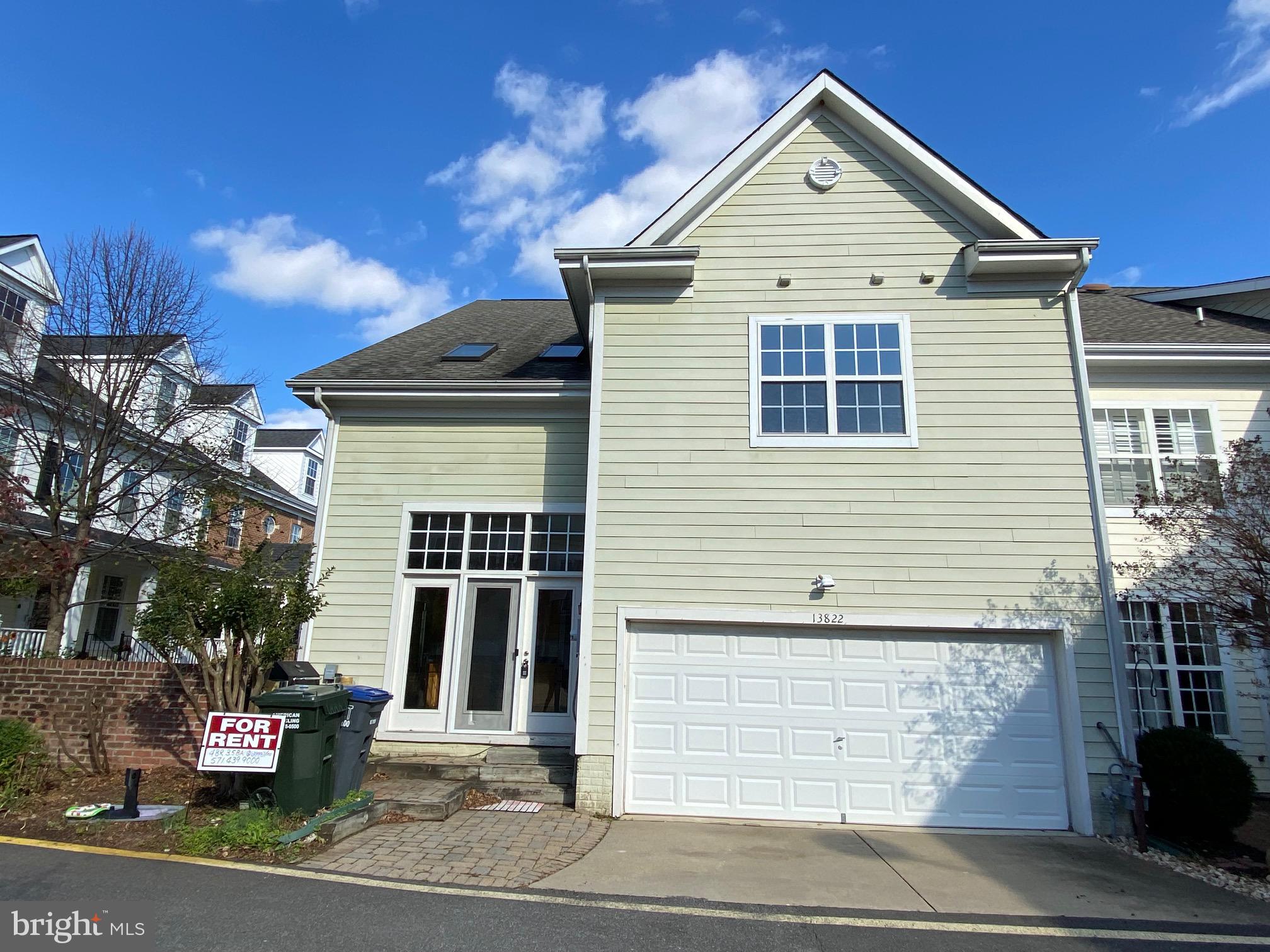 13822 CUSTIS SQUARE