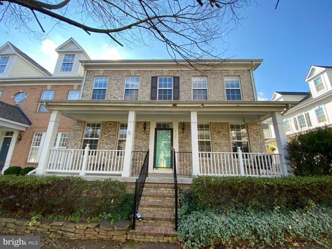 Photo of 13822 Custis Square, WOODBRIDGE, VA 22191 (MLS # VAPW2120706)