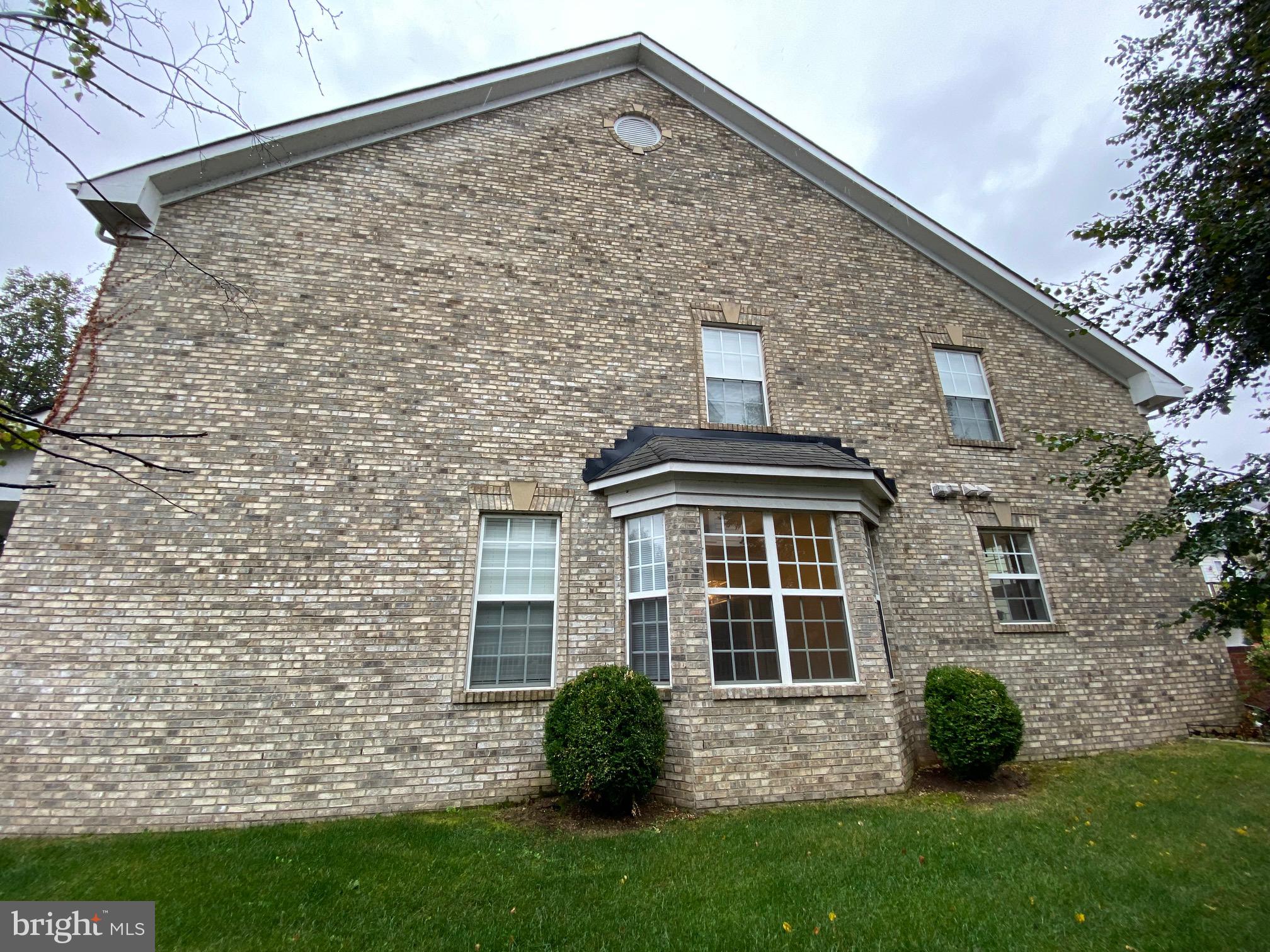 13822 CUSTIS SQUARE