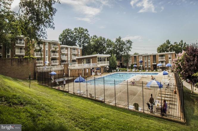 HUNTINGTON CLUB - Residential