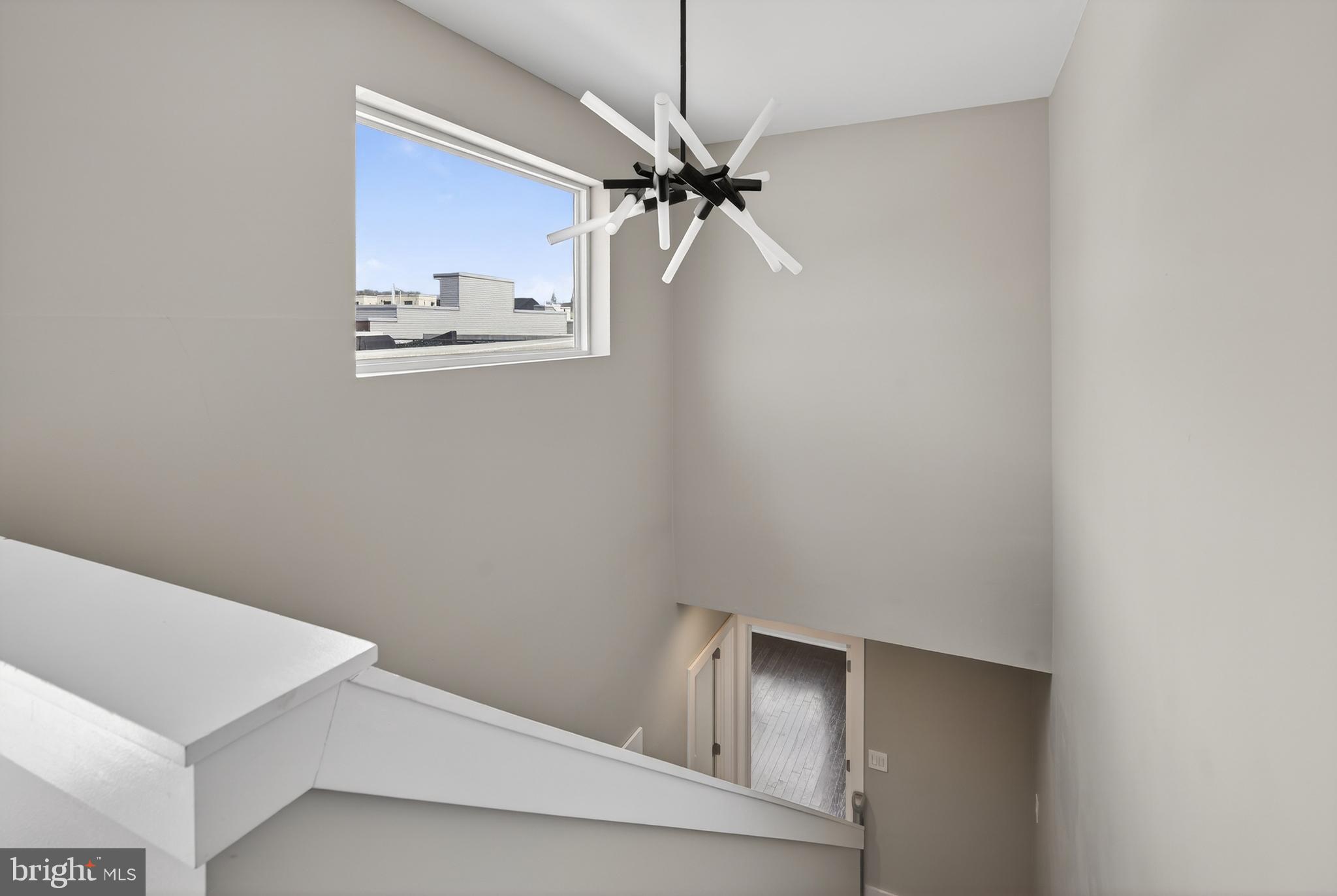 EAST KENSINGTON - Residential