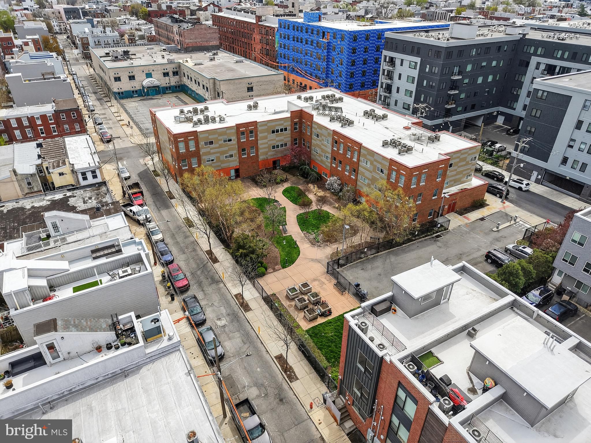 EAST KENSINGTON - Residential