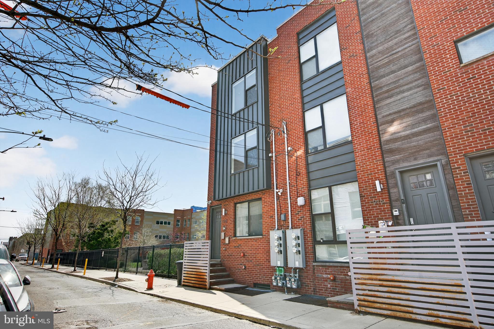 EAST KENSINGTON - Residential