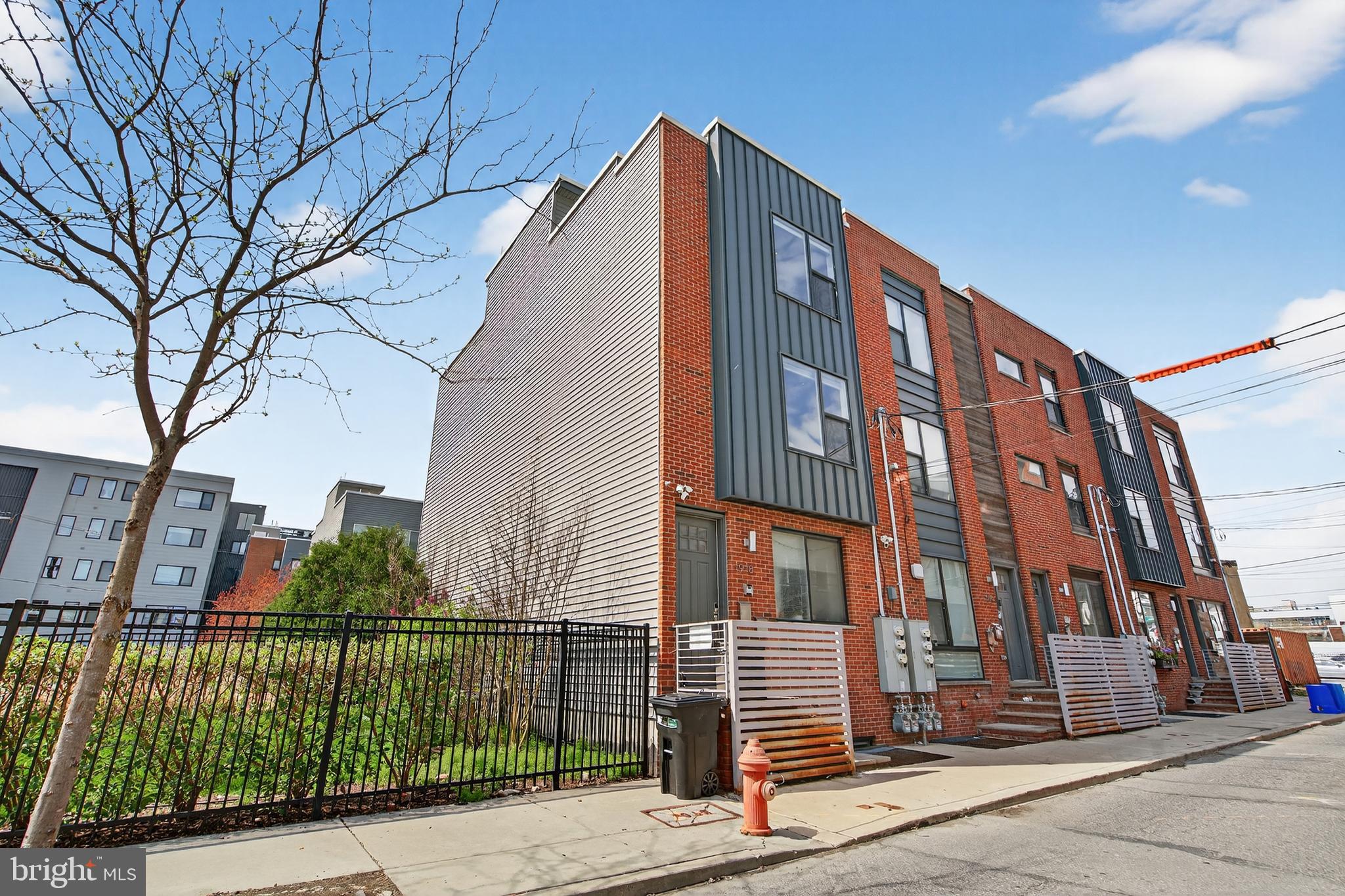 EAST KENSINGTON - Residential