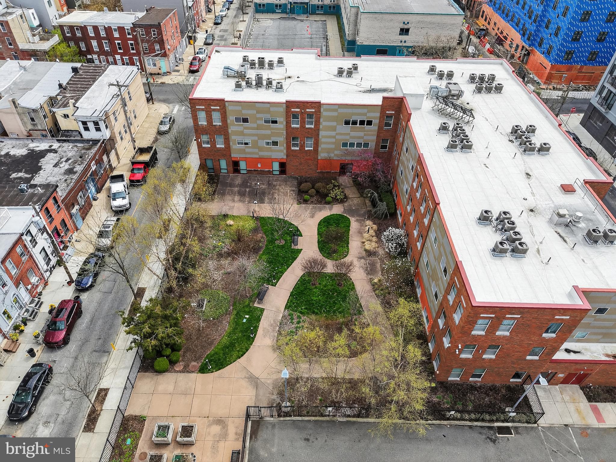 EAST KENSINGTON - Residential