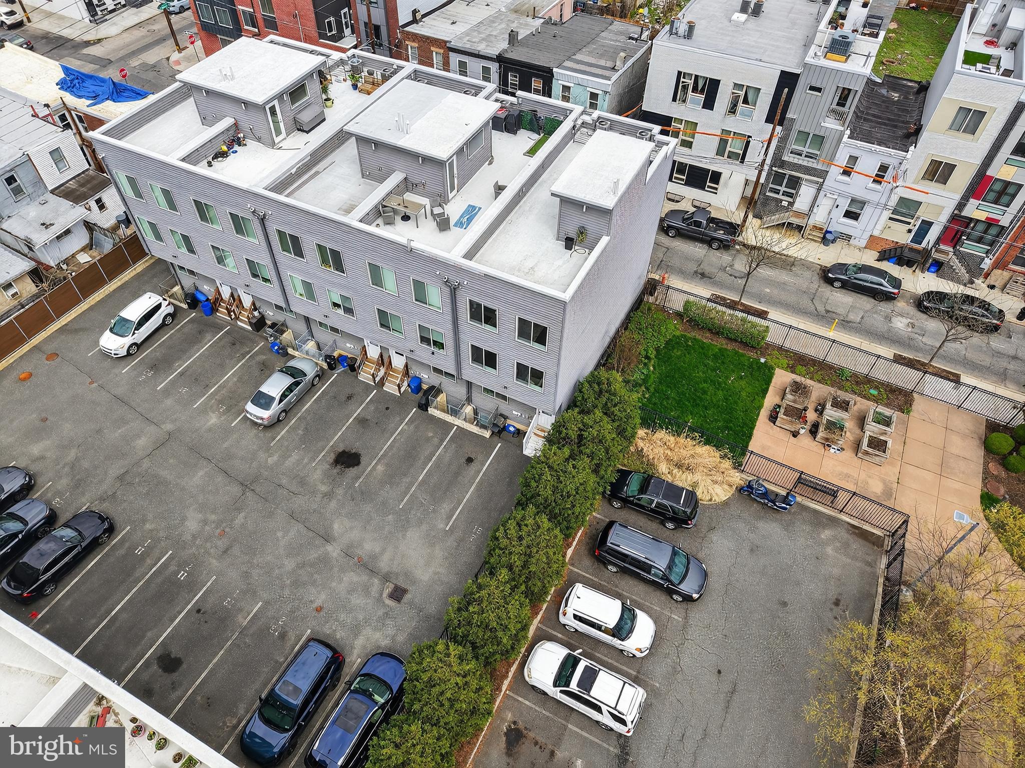 EAST KENSINGTON - Residential