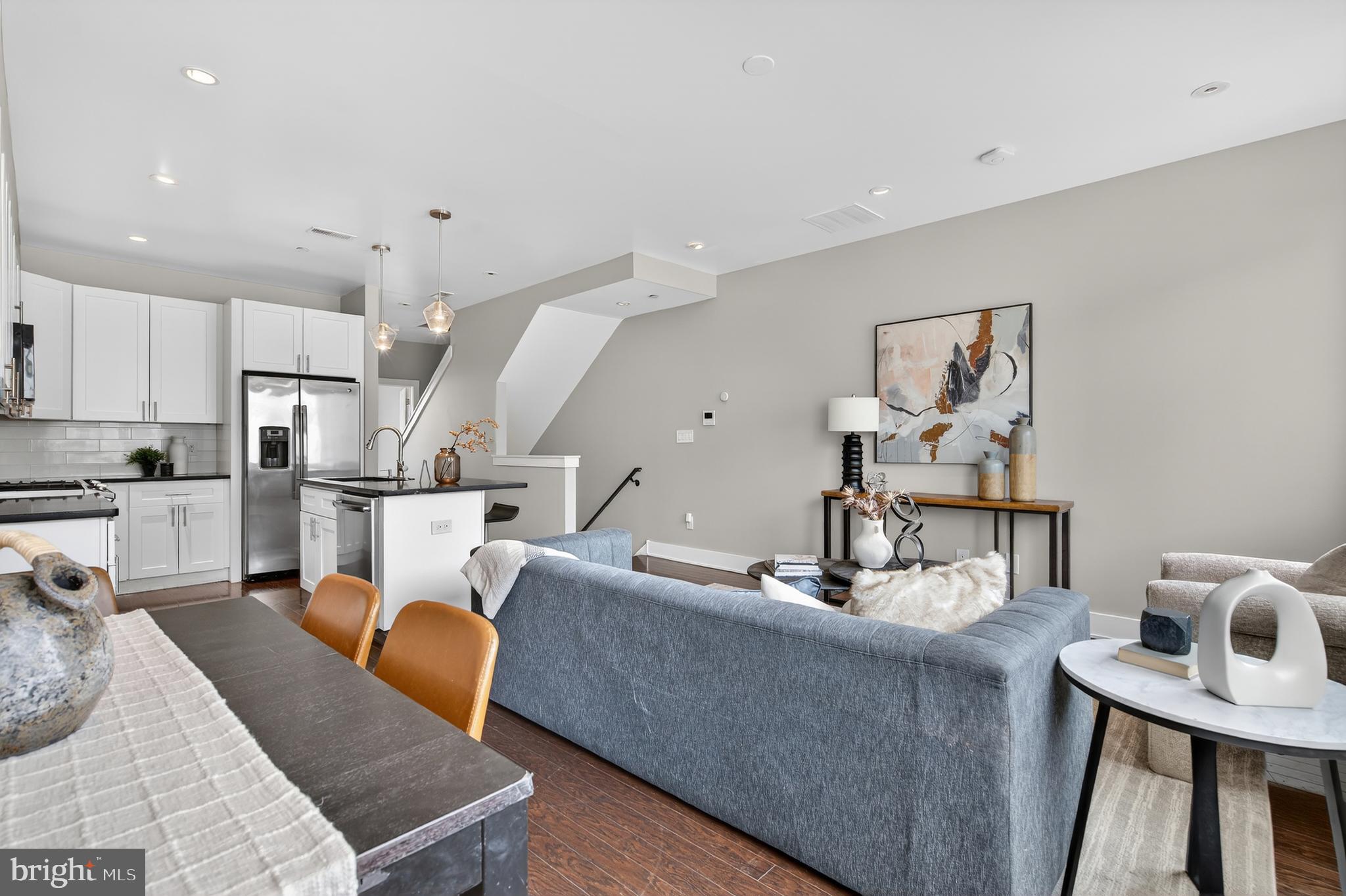 EAST KENSINGTON - Residential