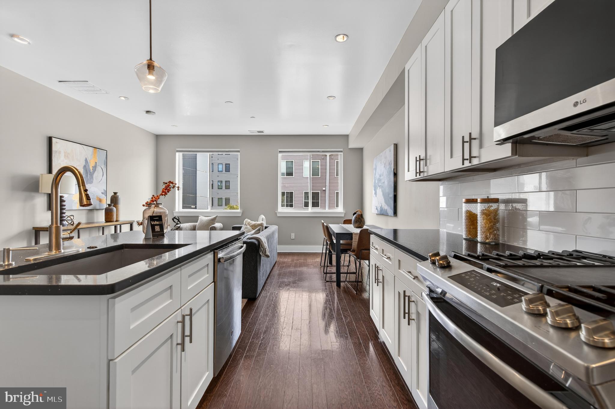 EAST KENSINGTON - Residential