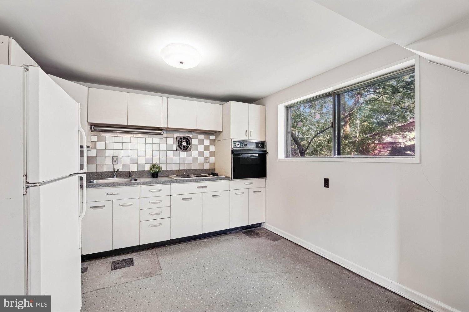 COLLEGE PARK ESTATES - Residential