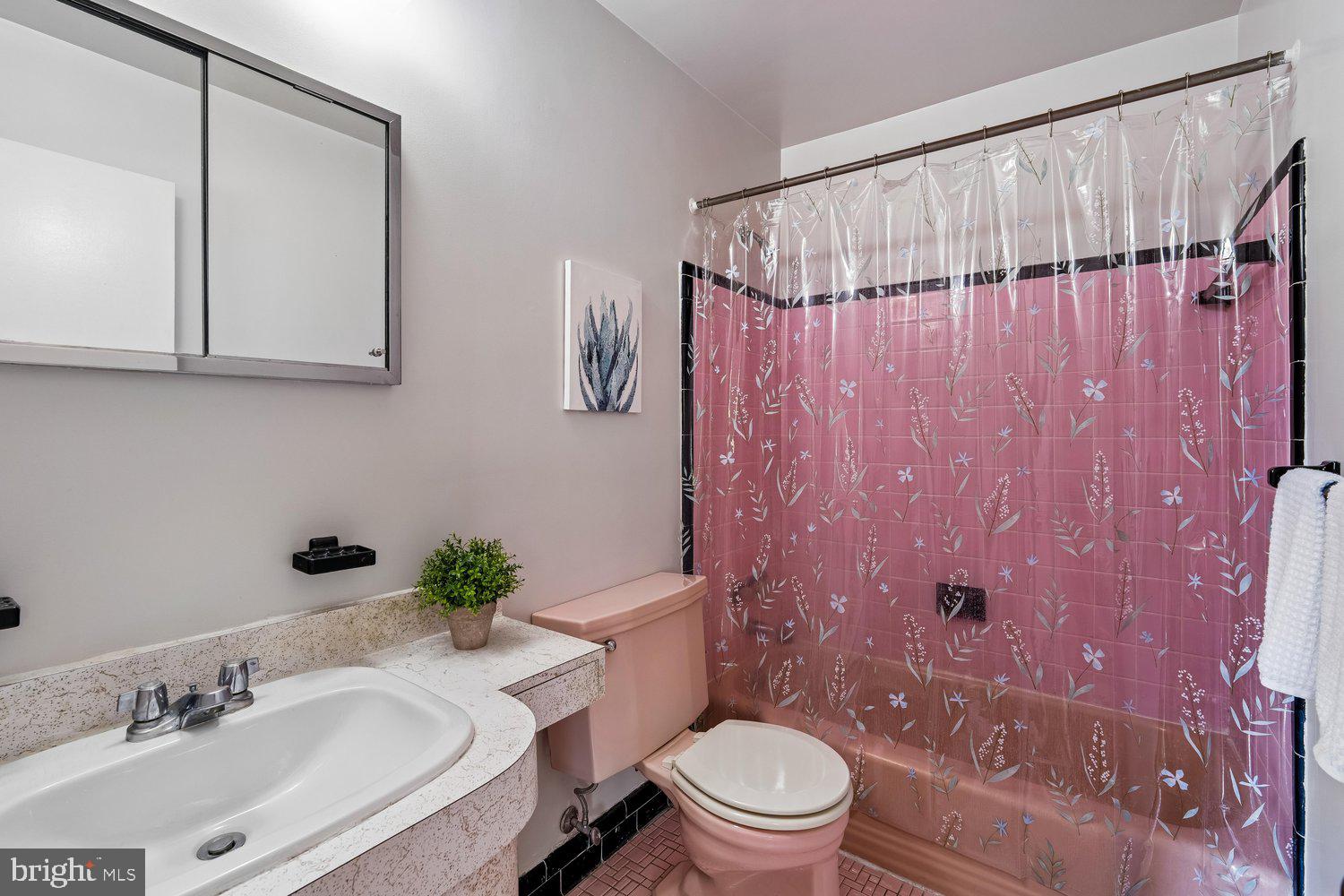 COLLEGE PARK ESTATES - Residential