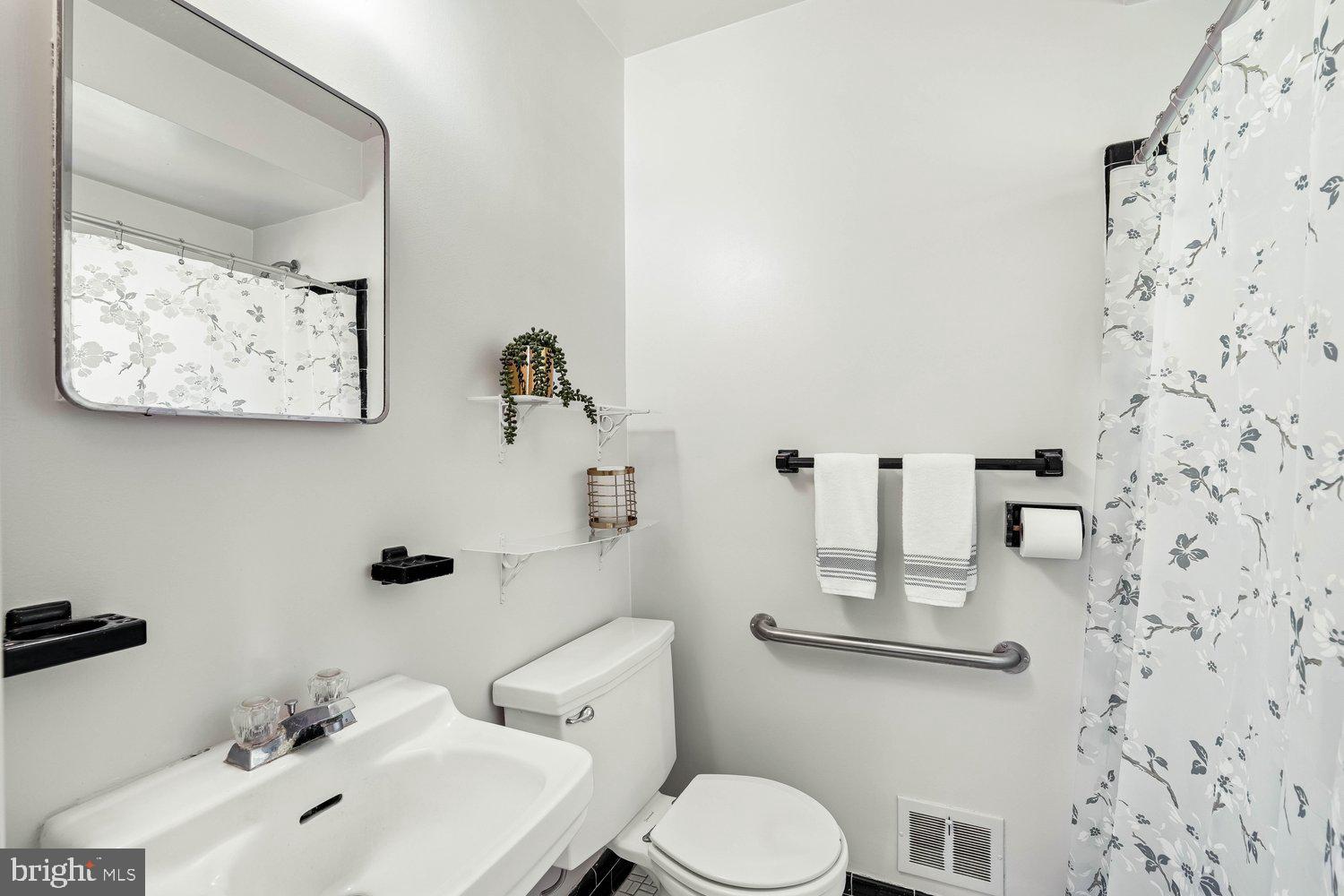 COLLEGE PARK ESTATES - Residential