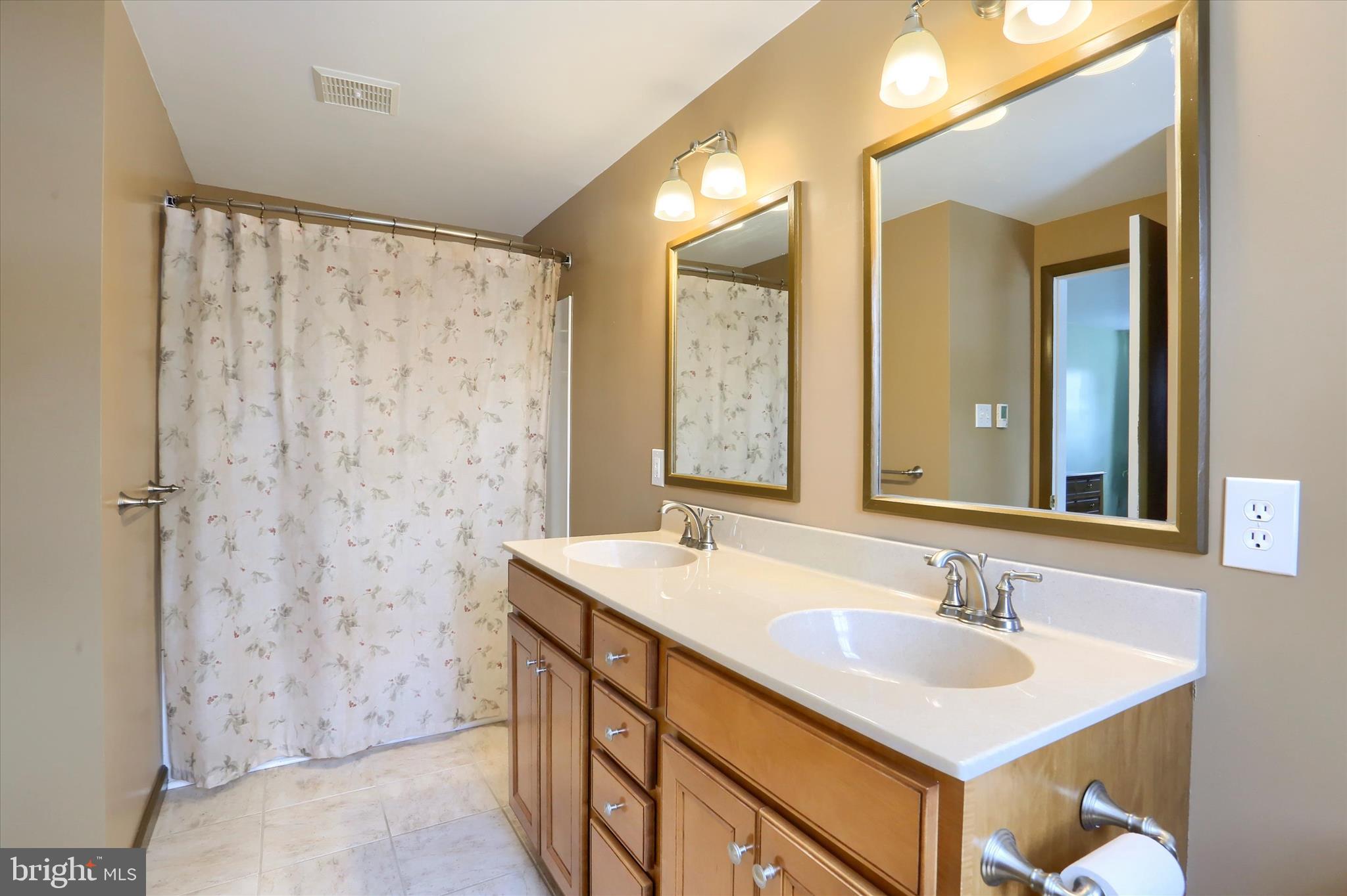 COUNTRY CLUB PARK - Residential