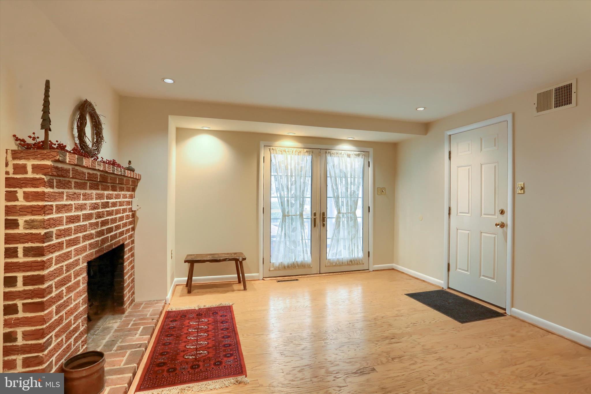 COUNTRY CLUB PARK - Residential