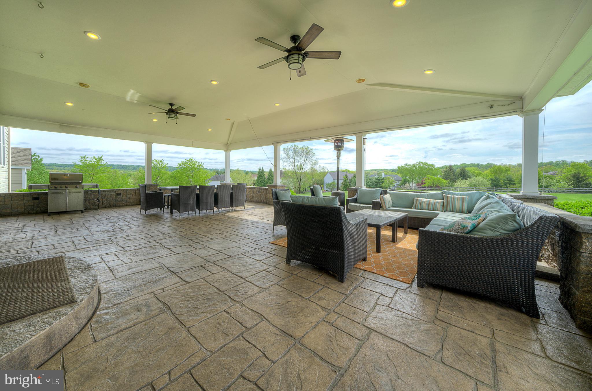 NORTH POINTE - Residential