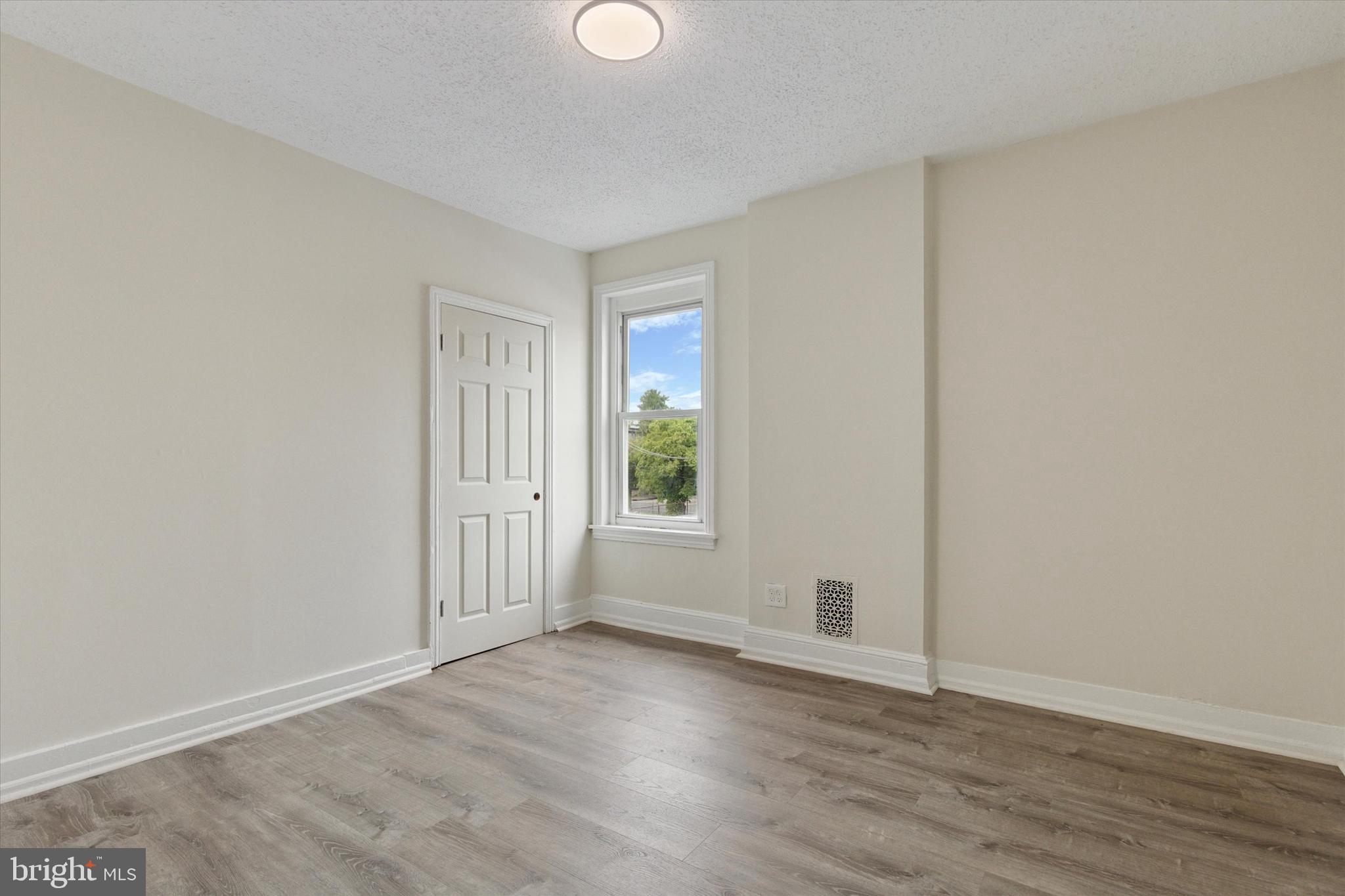 ROXBOROUGH - Residential Lease