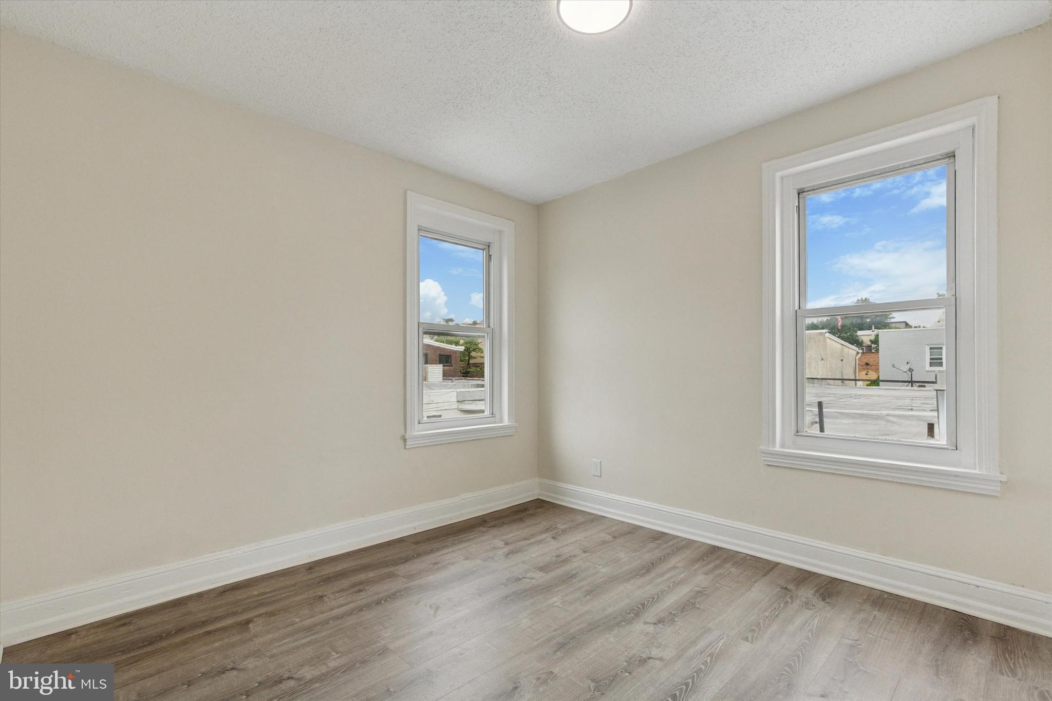 ROXBOROUGH - Residential Lease