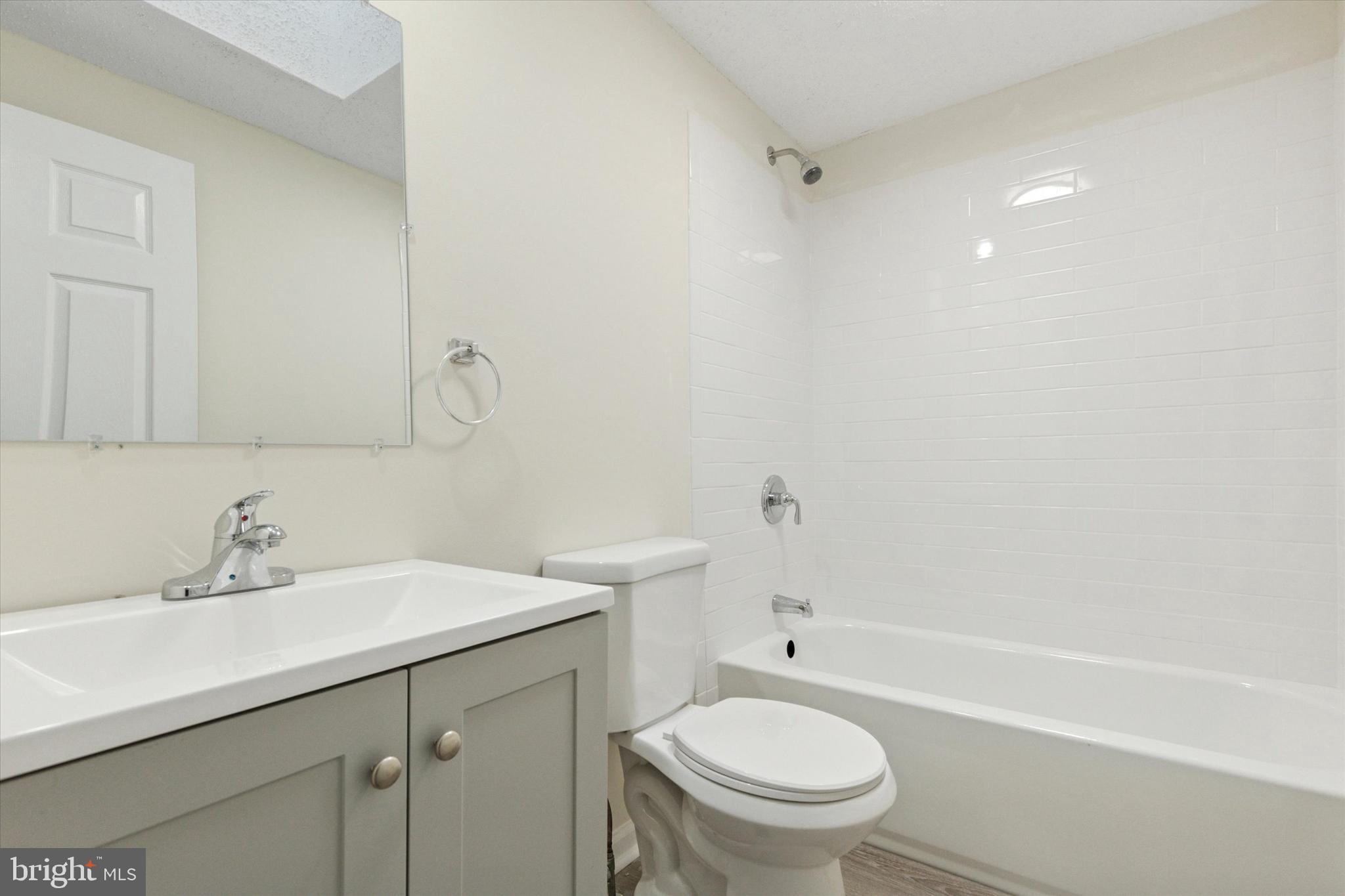 ROXBOROUGH - Residential Lease