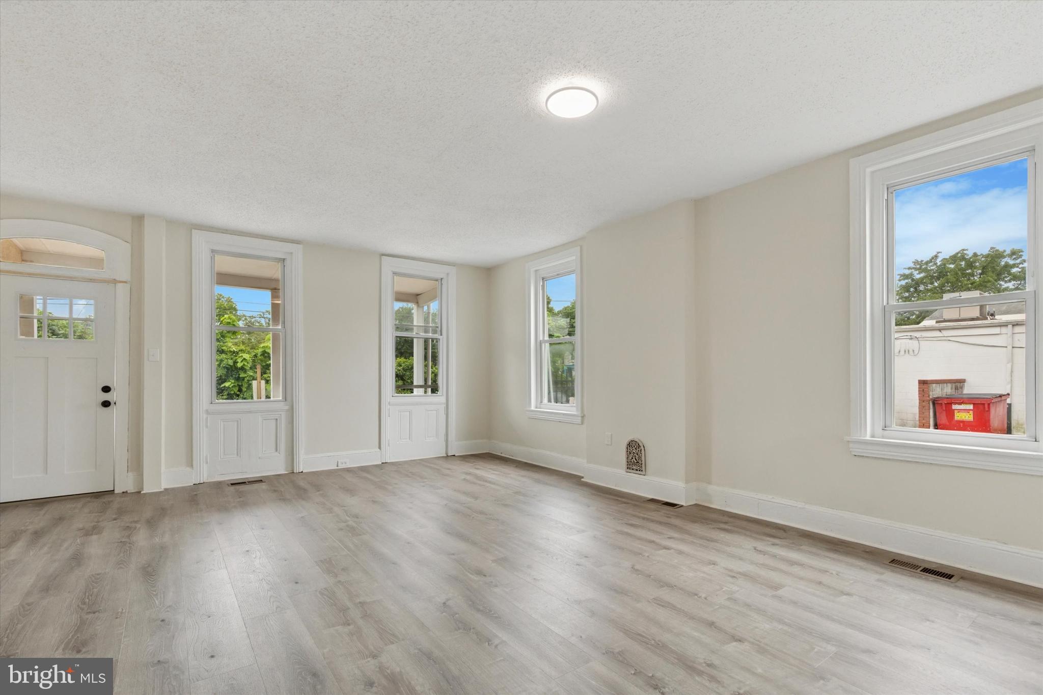 ROXBOROUGH - Residential Lease