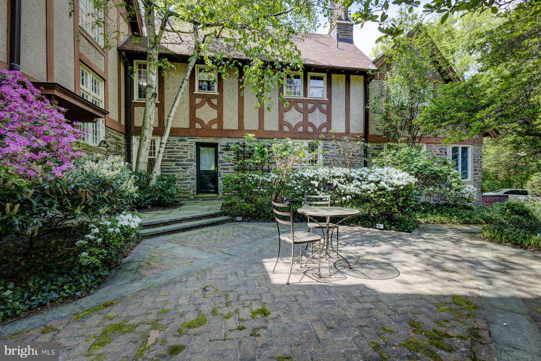 CHESTNUT HILL - Residential