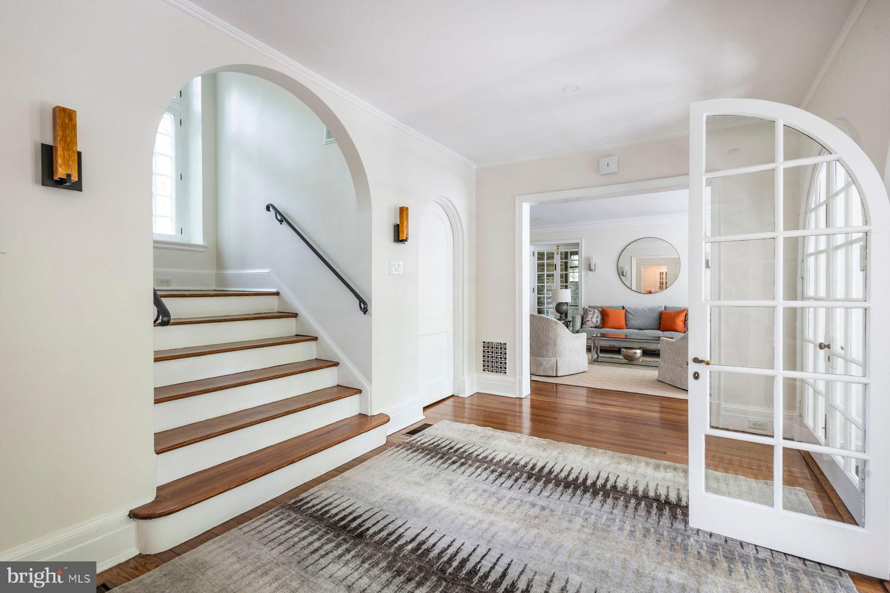 CHESTNUT HILL - Residential