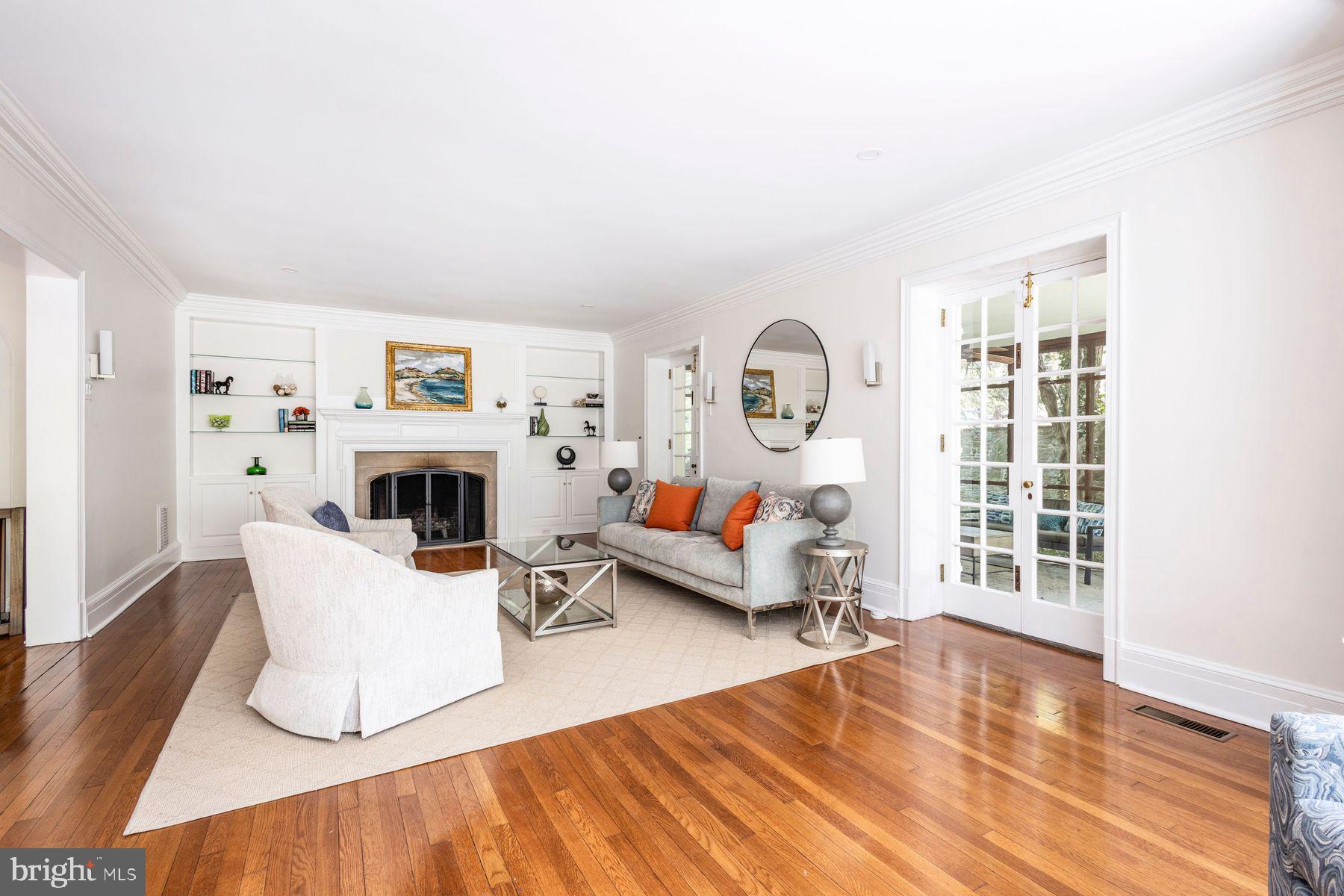 CHESTNUT HILL - Residential