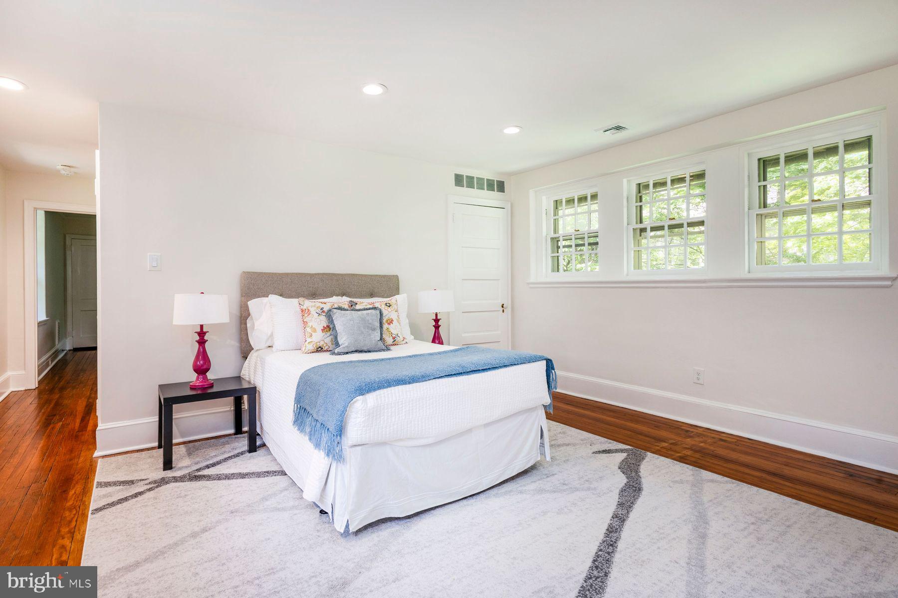 CHESTNUT HILL - Residential